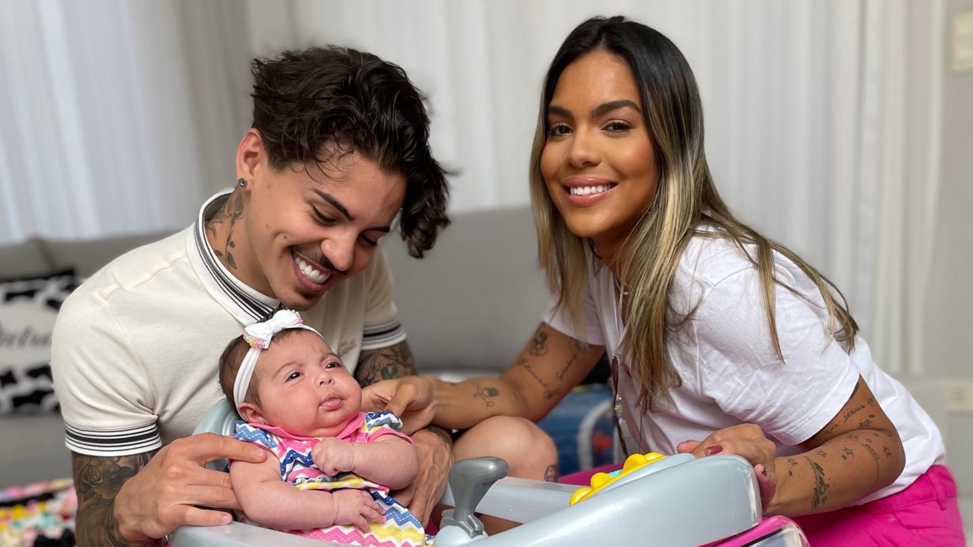 Filha de Tays Reis e Biel ganha carro de presente no ‘Dia das Crianças’