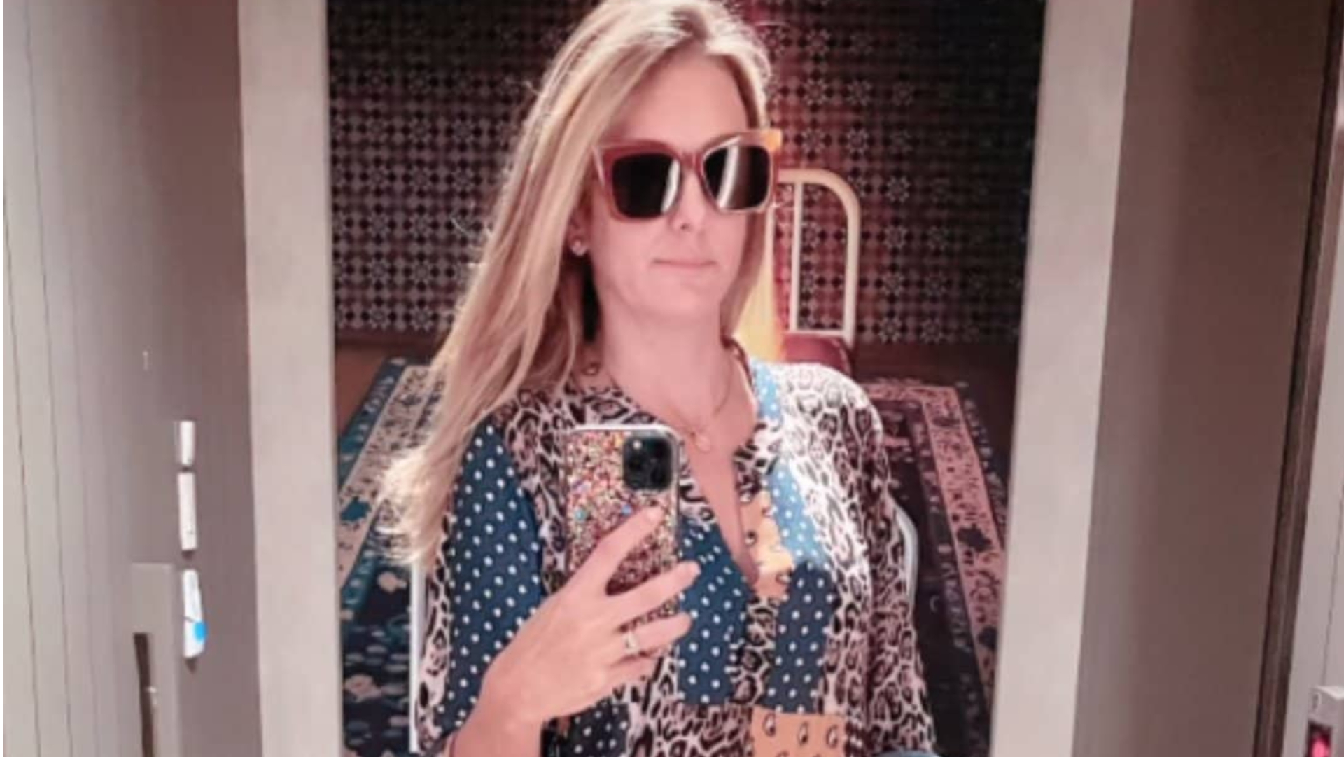 Abatida, Ticiane Pinheiro reaparece e homenageia a mãe de César Tralli: ”Vestido sogrinha”