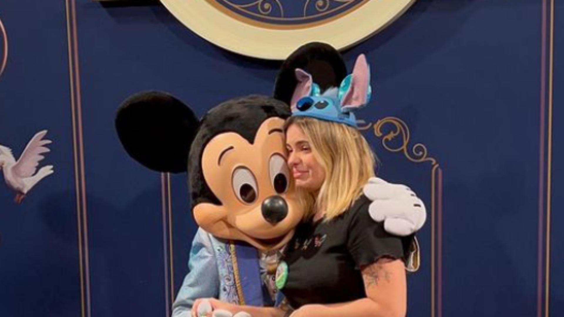 Grávida, Viih Tube se emociona durante passeio na Disney