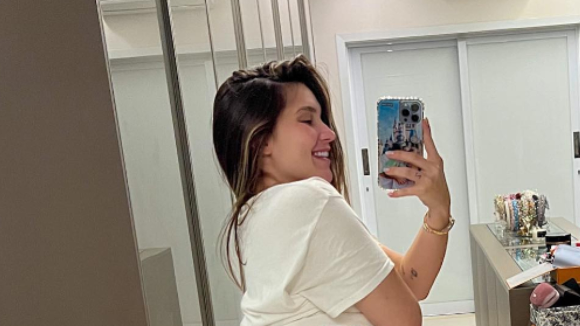 Virginia brinca sobre não parecer grávida e seguidores ficam ansiosos com reta final de gravidez