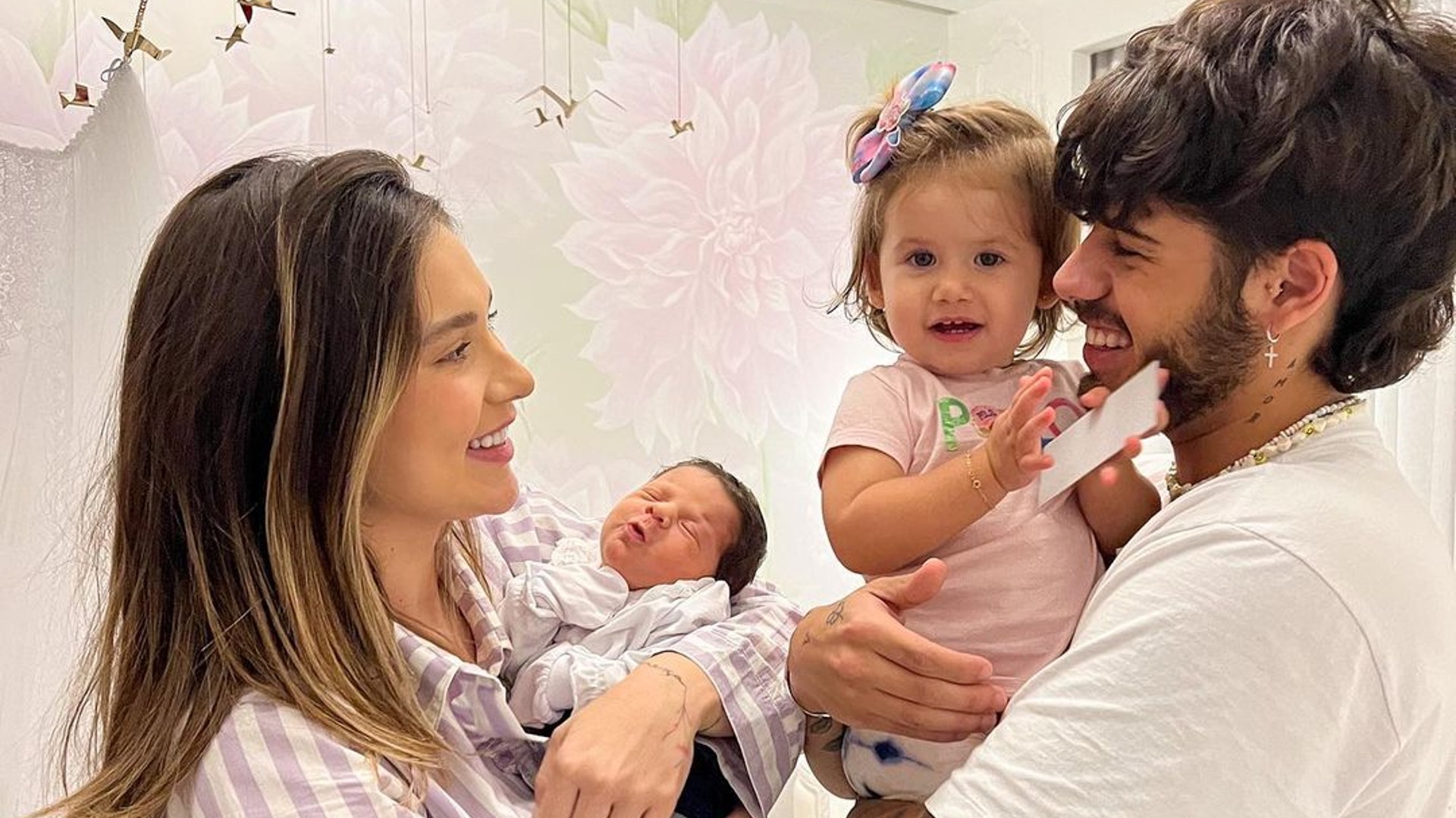 Virginia Fonseca revela que já teve trauma de parto e amamentação: “sem julgamento”