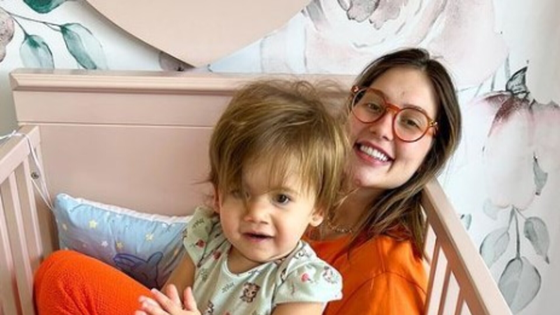 Virginia Fonseca explica “espinha” da filha Maria Alice para seus seguidores: “Já já some”