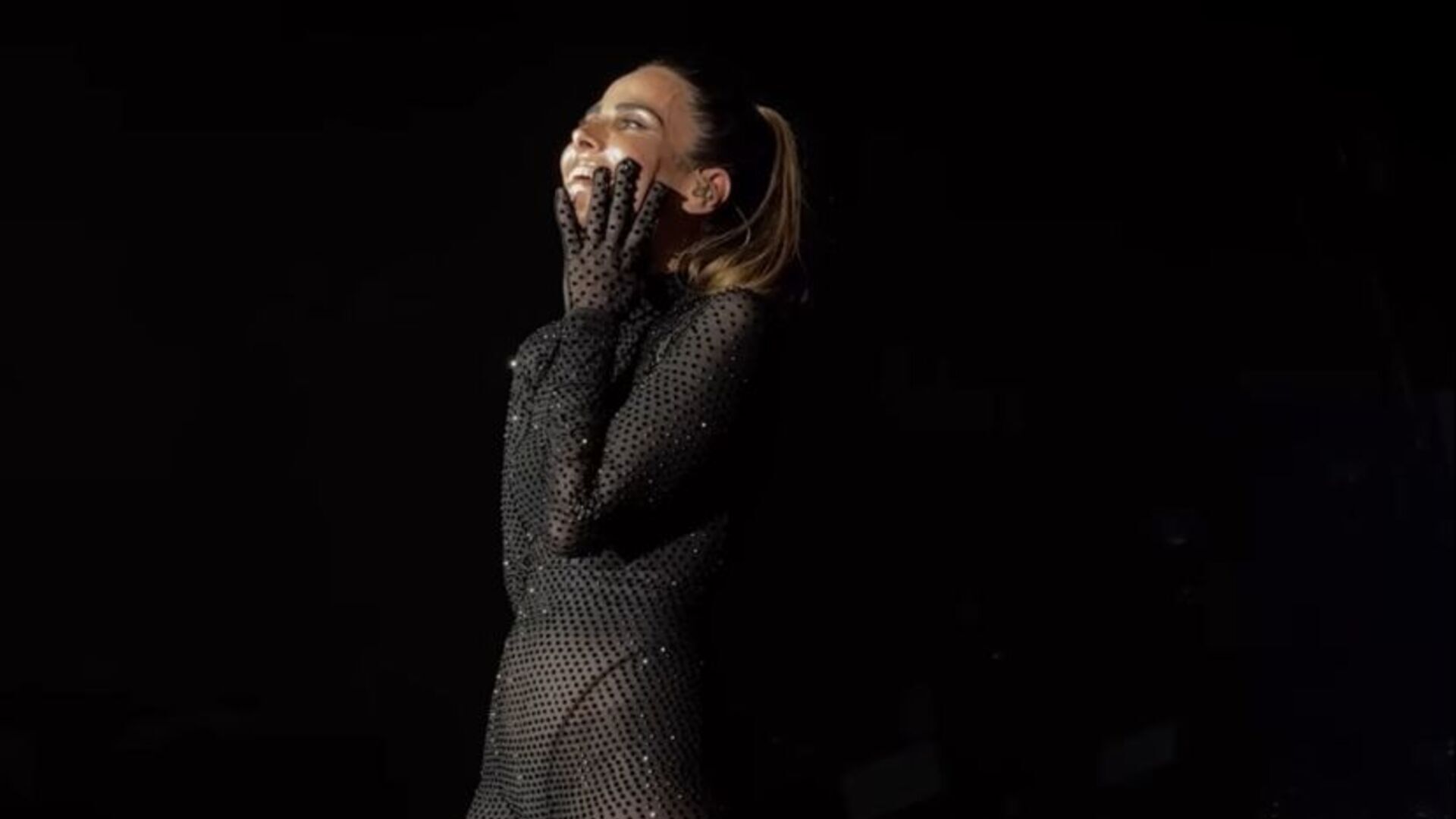 Dado Dolabella se declara para Wanessa Camargo e emociona a cantora durante show