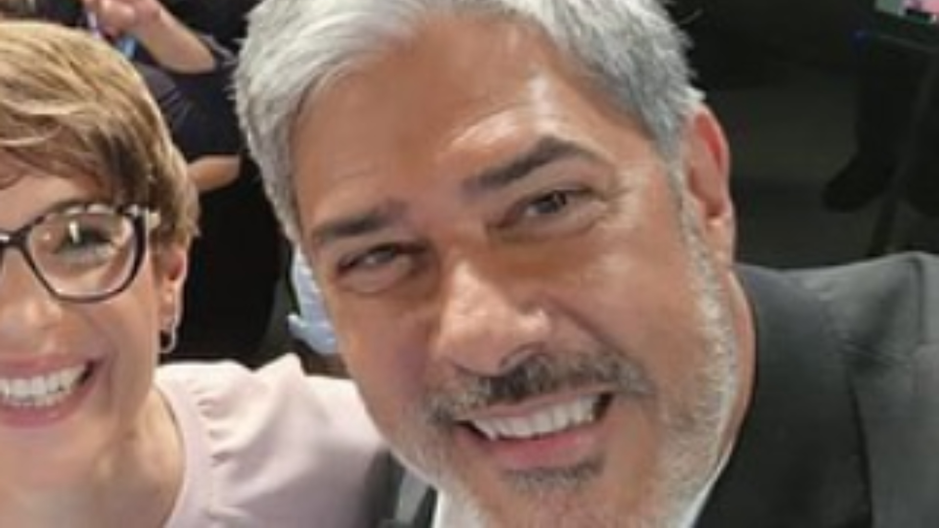 William Bonner exalta Renata Lo Prete e equipe após 8 horas no estúdio