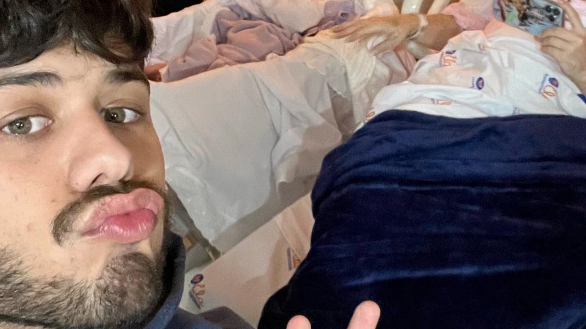 Zé Felipe se derrete ao postar clique com Virginia Fonseca e as filhas: “Família abençoada e blindada”