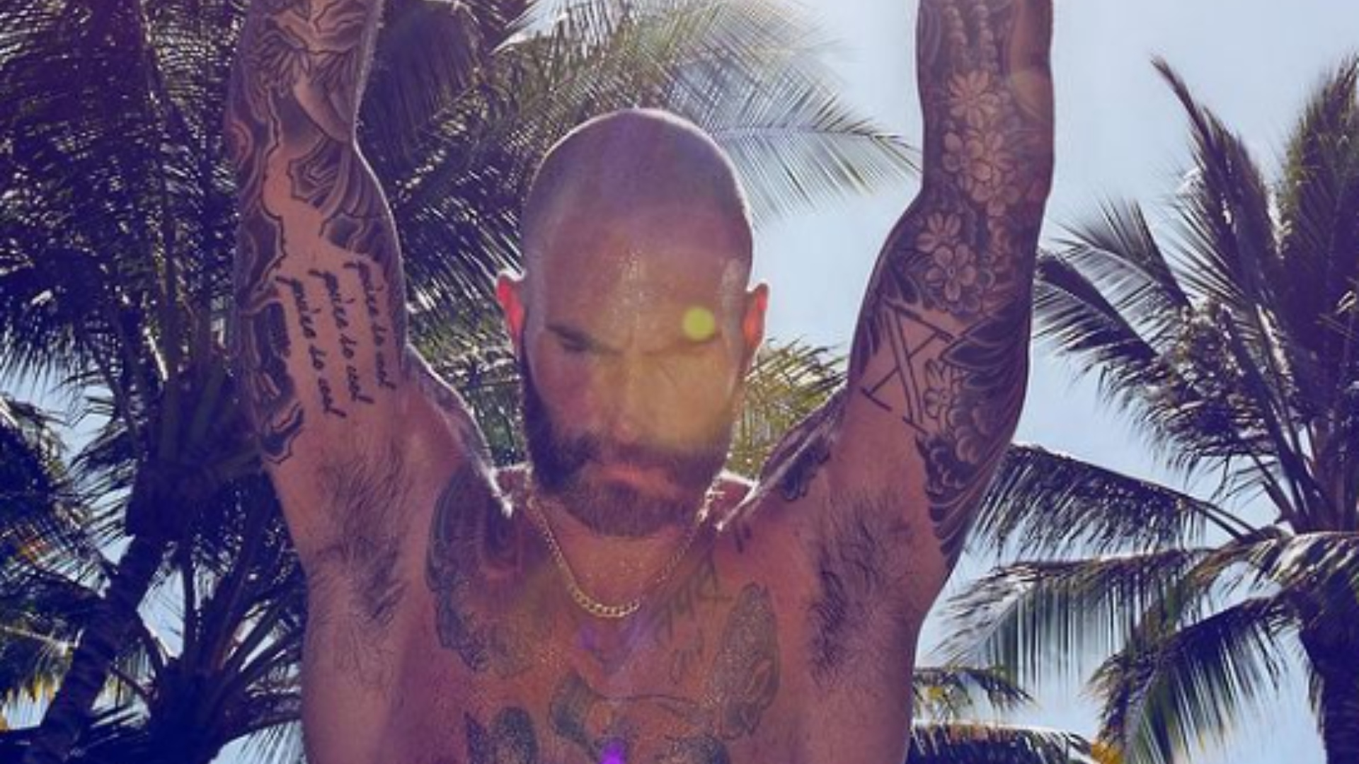 Após acusação de modelo, outras mulheres mostram mensagens com Adam Levine