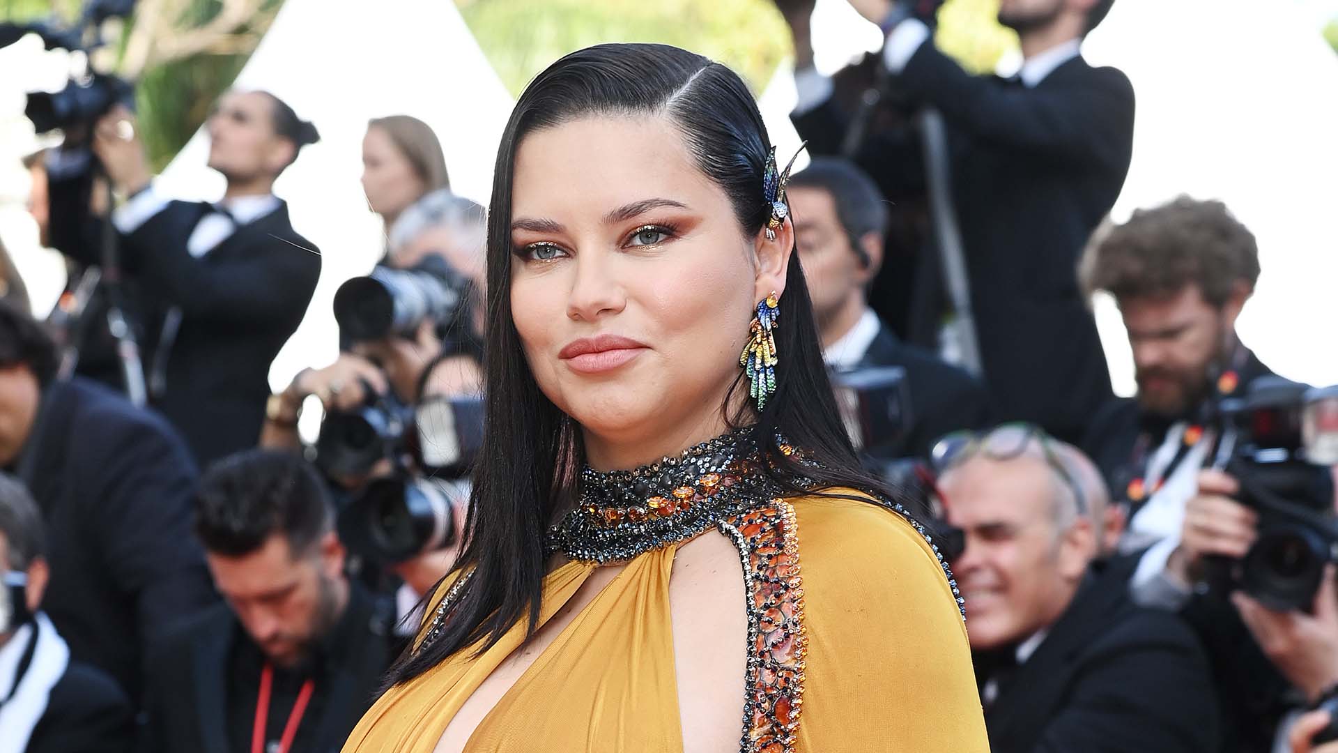 Adriana Lima anuncia o nascimento do terceiro filho