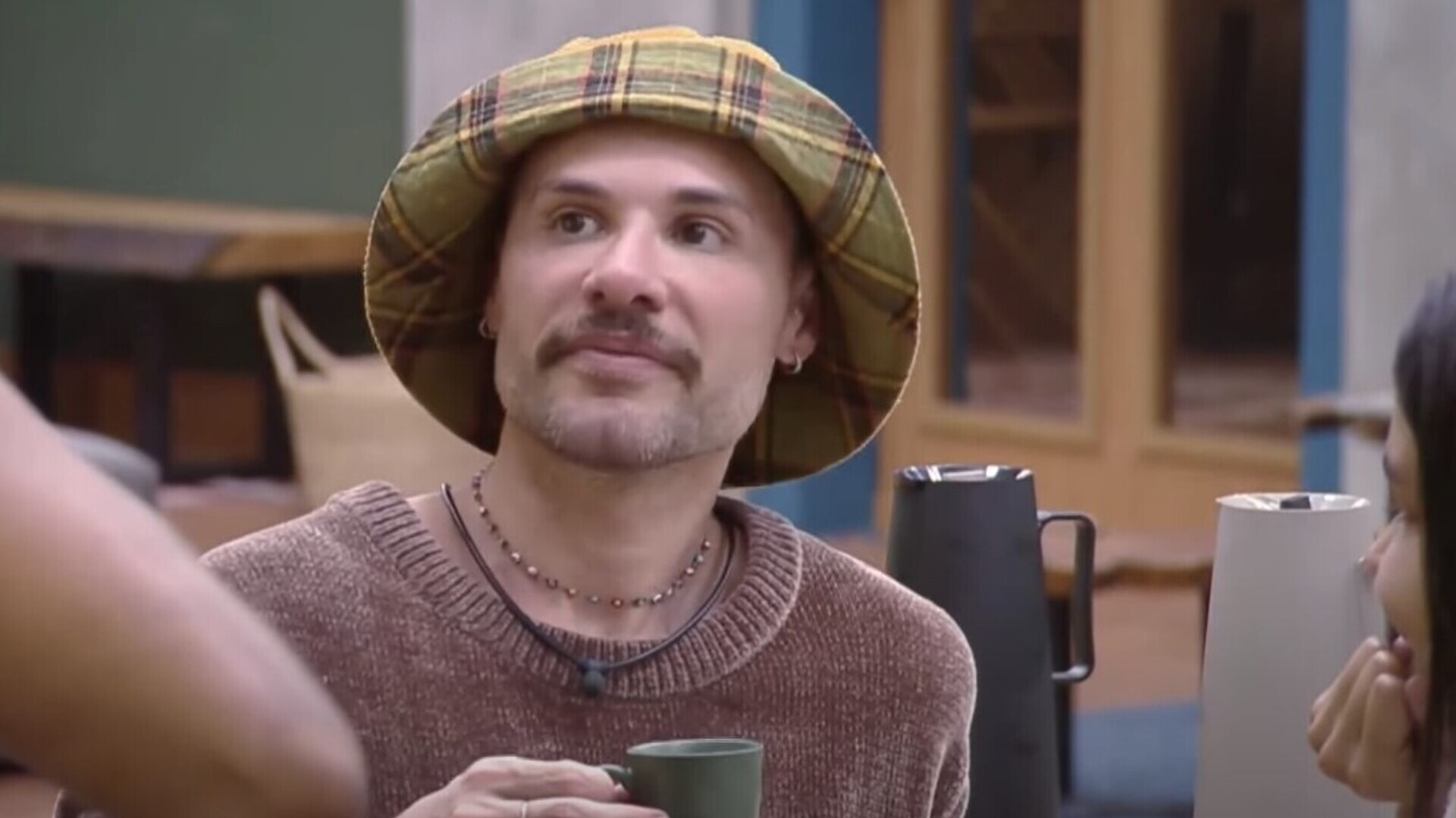 A Fazenda: Alex revela que Vini falou mal de Deolane antes do reality