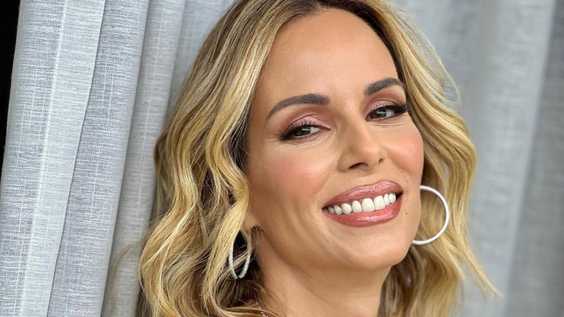Ana Furtado surge produzida em foto e dispara: ”Prontíssima para seduzir o marido”