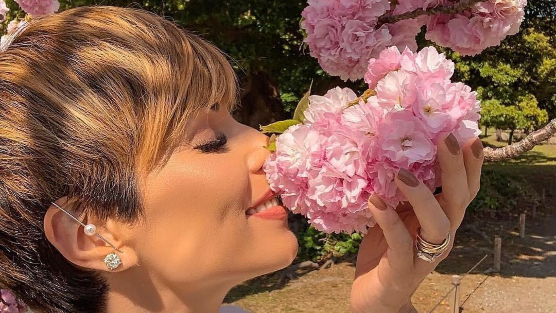 Com a chegada da primavera, Ana Furtado relembra tratamento contra o câncer