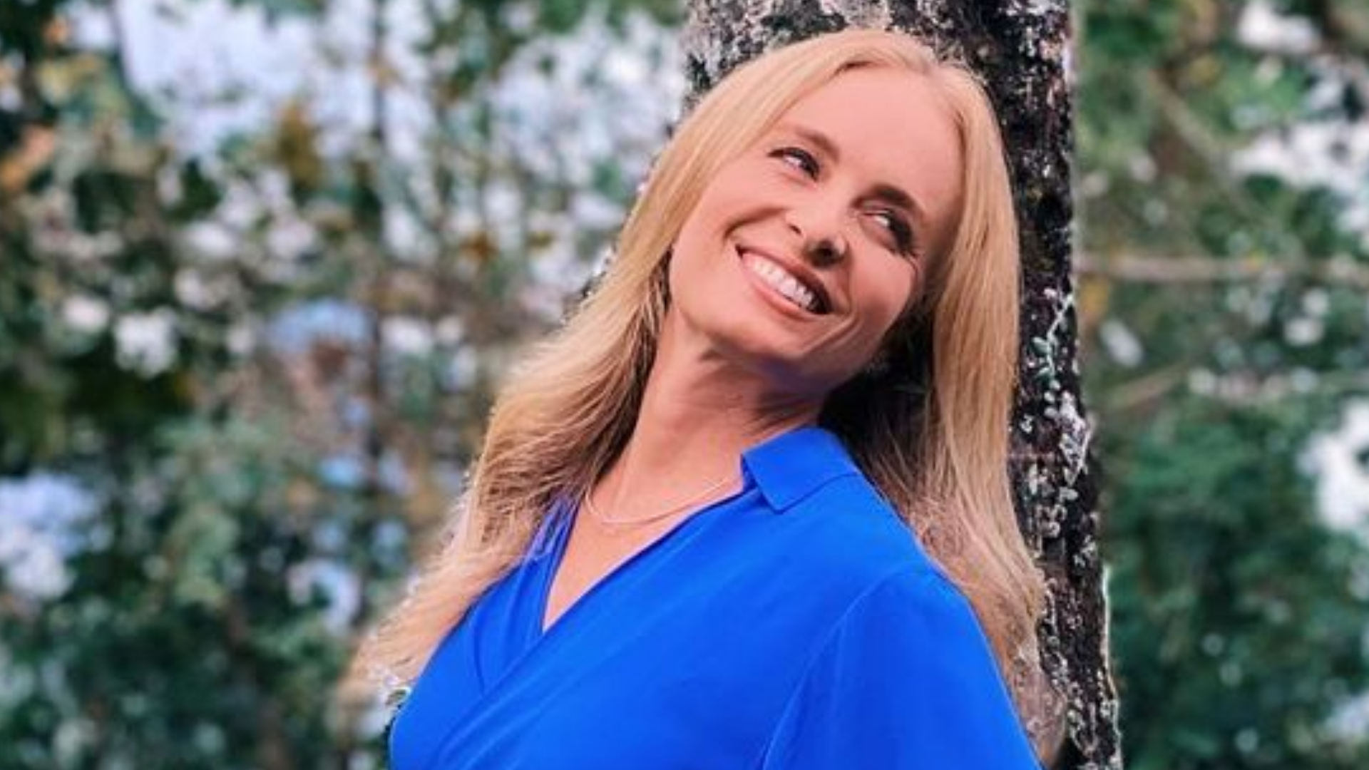 Angélica esbanja elegância ao posar um com macacão azul estiloso: ”Maravilhosa!”