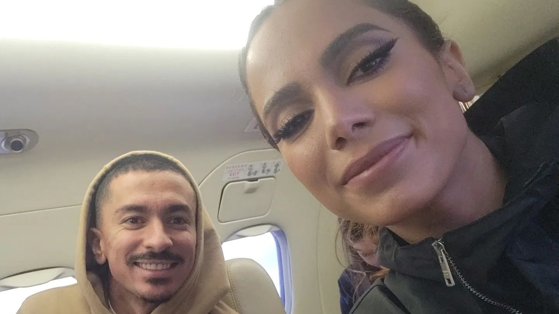 Anitta presta linda homenagem no aniversário do irmão
