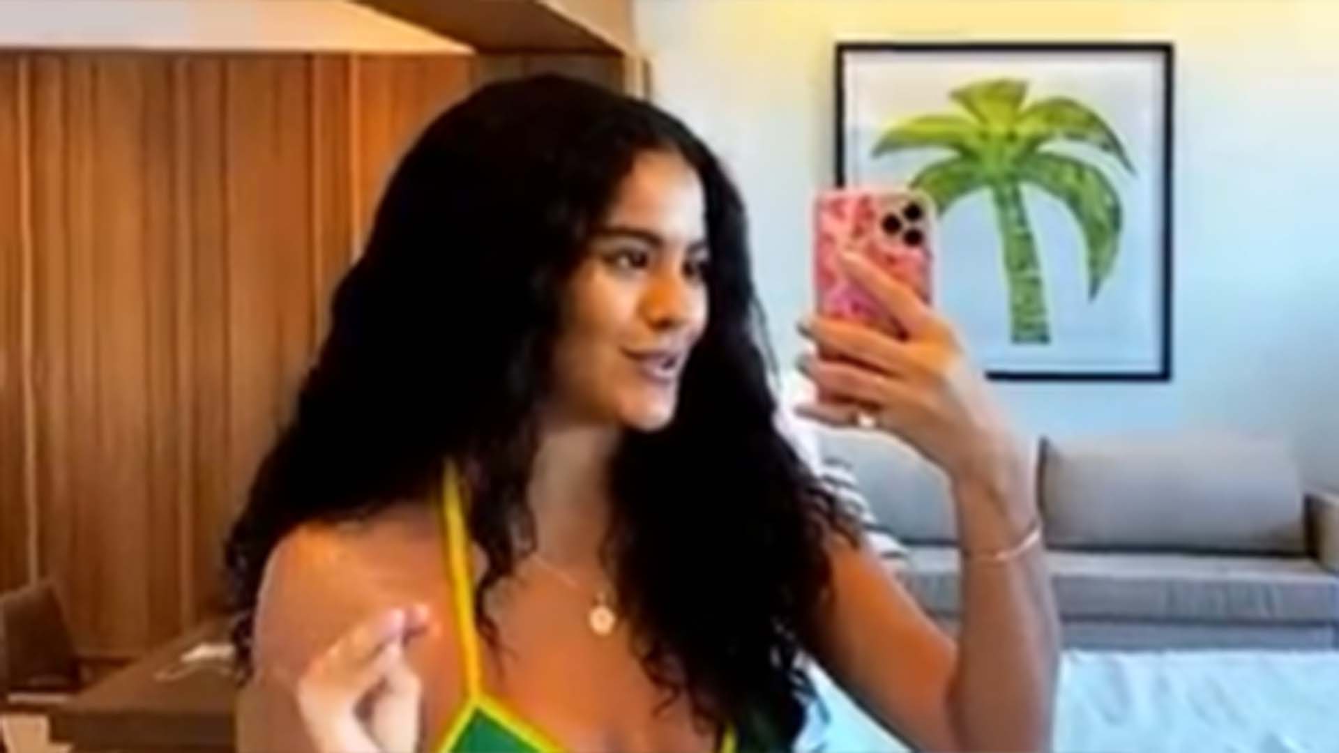 De biquíni mínimo, Bella Campos, a Muda de Pantanal, exibe corpão