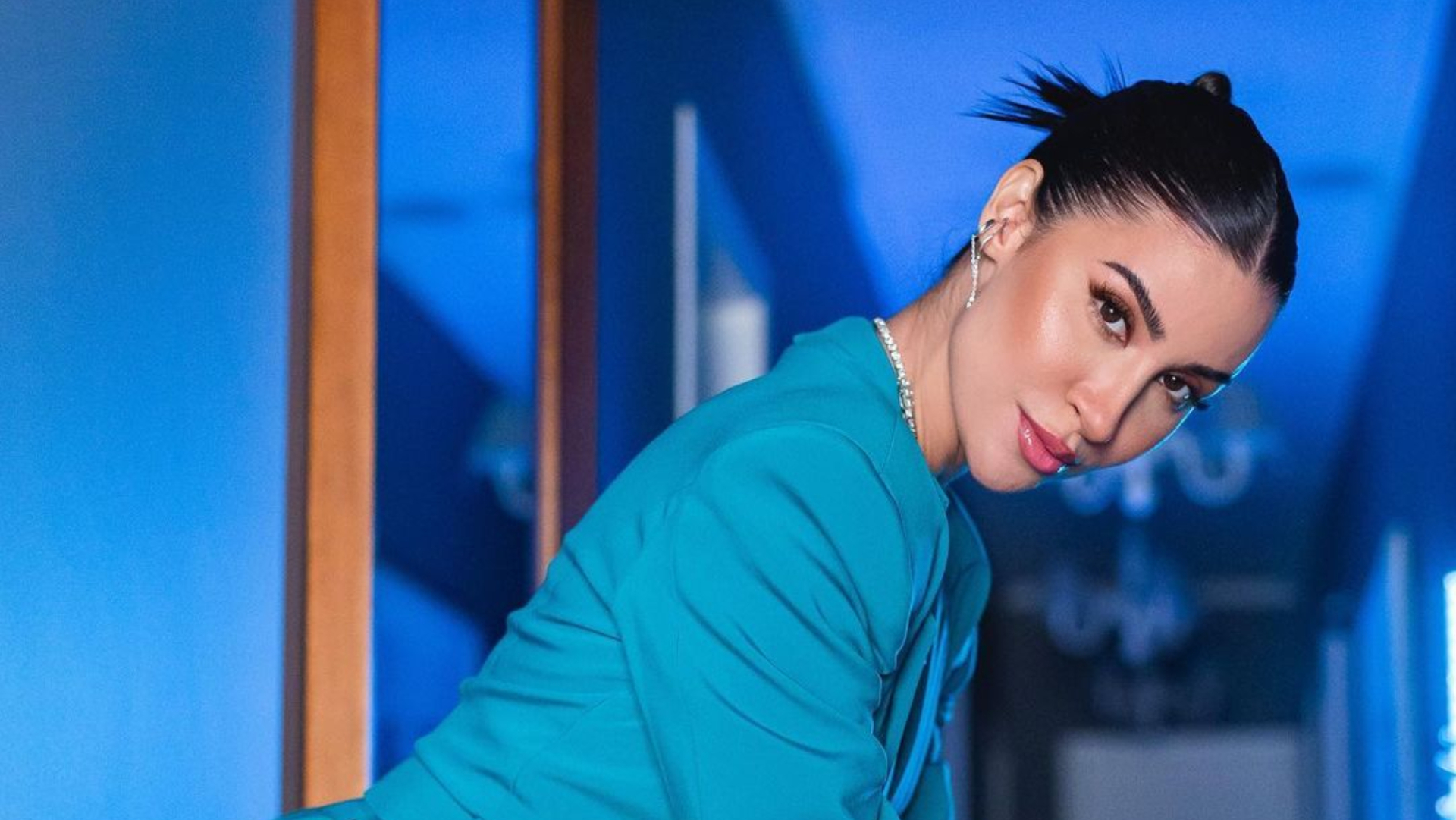 Sem calcinha, Bianca Andrade quase mostra demais em macacão aberto no bumbum: ”Deusa”