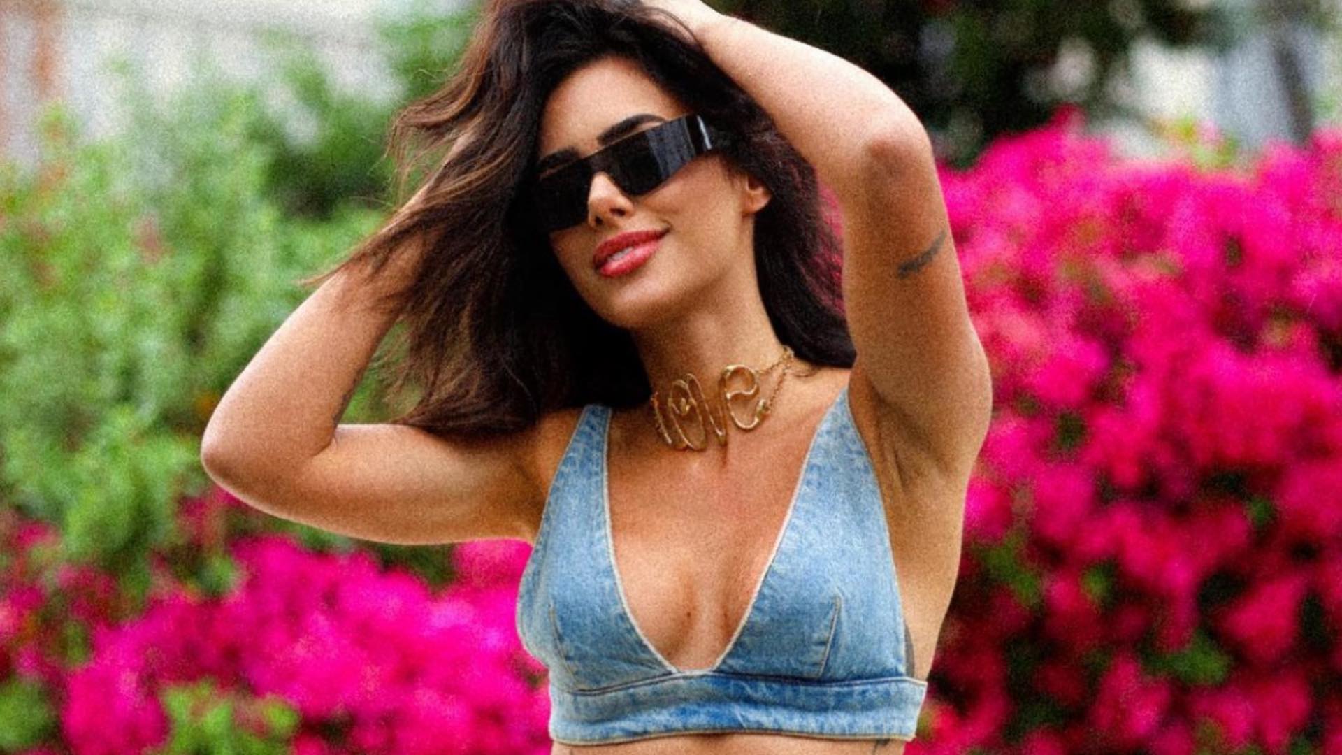 Bruna Biancardi deixa barriguinha definida à mostra em look all jeans: “Maravilhosa demais”