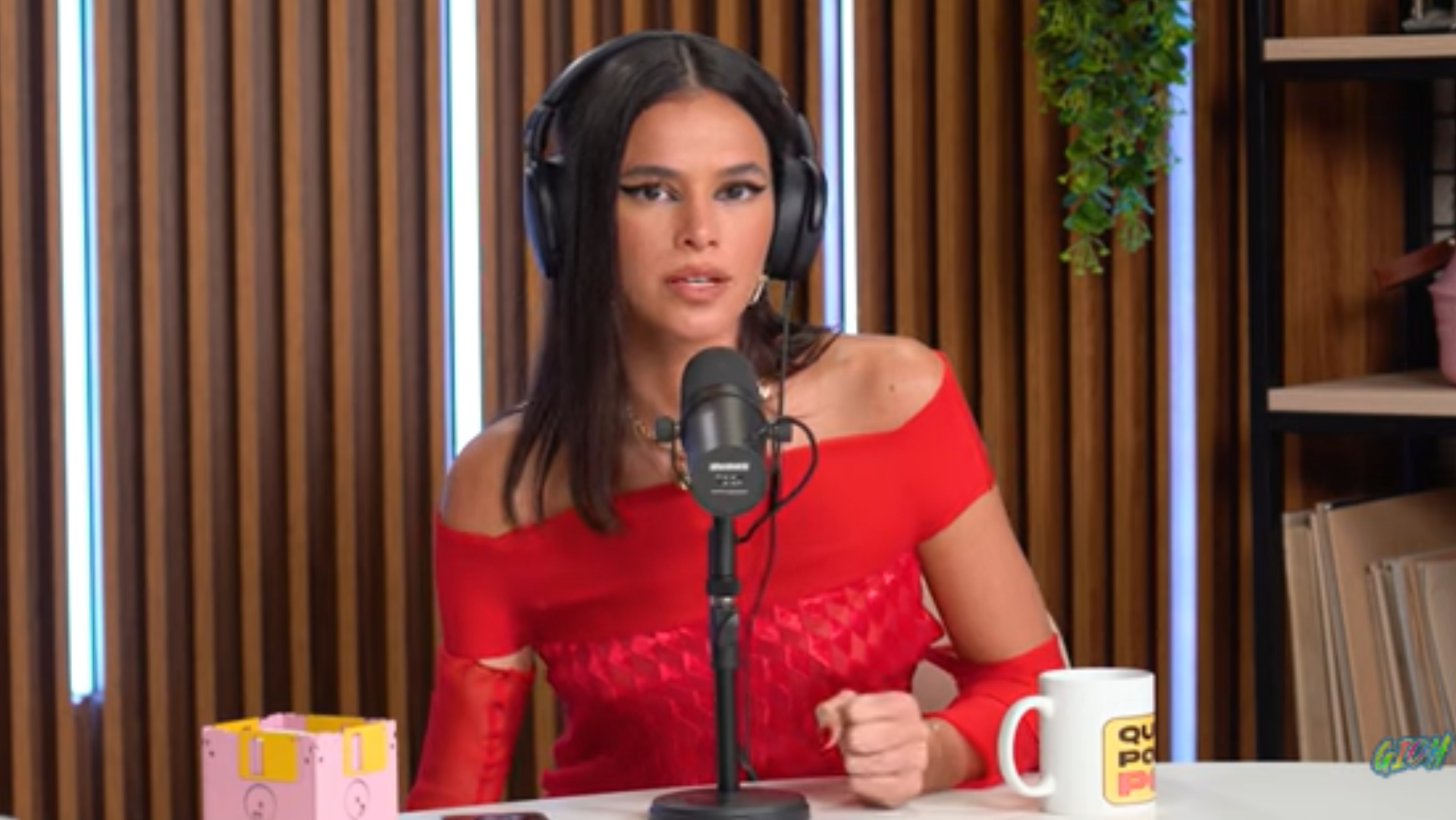 Bruna Marquezine explica motivo de ter se afastado da igreja: ”Me entristeço”