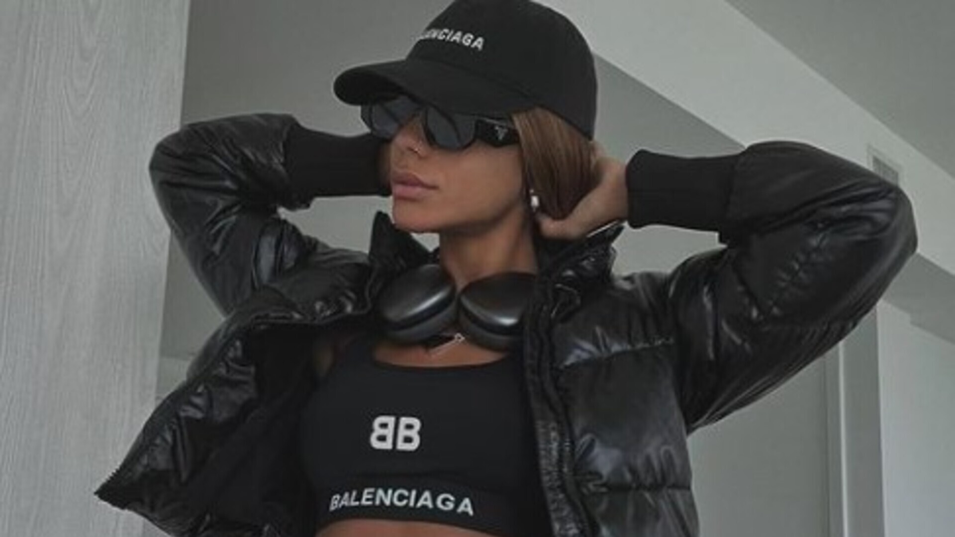 Brunna Gonçalves deixa barriga à mostra e recebe chuva de elogios ao compartilhar seu “aerolook”