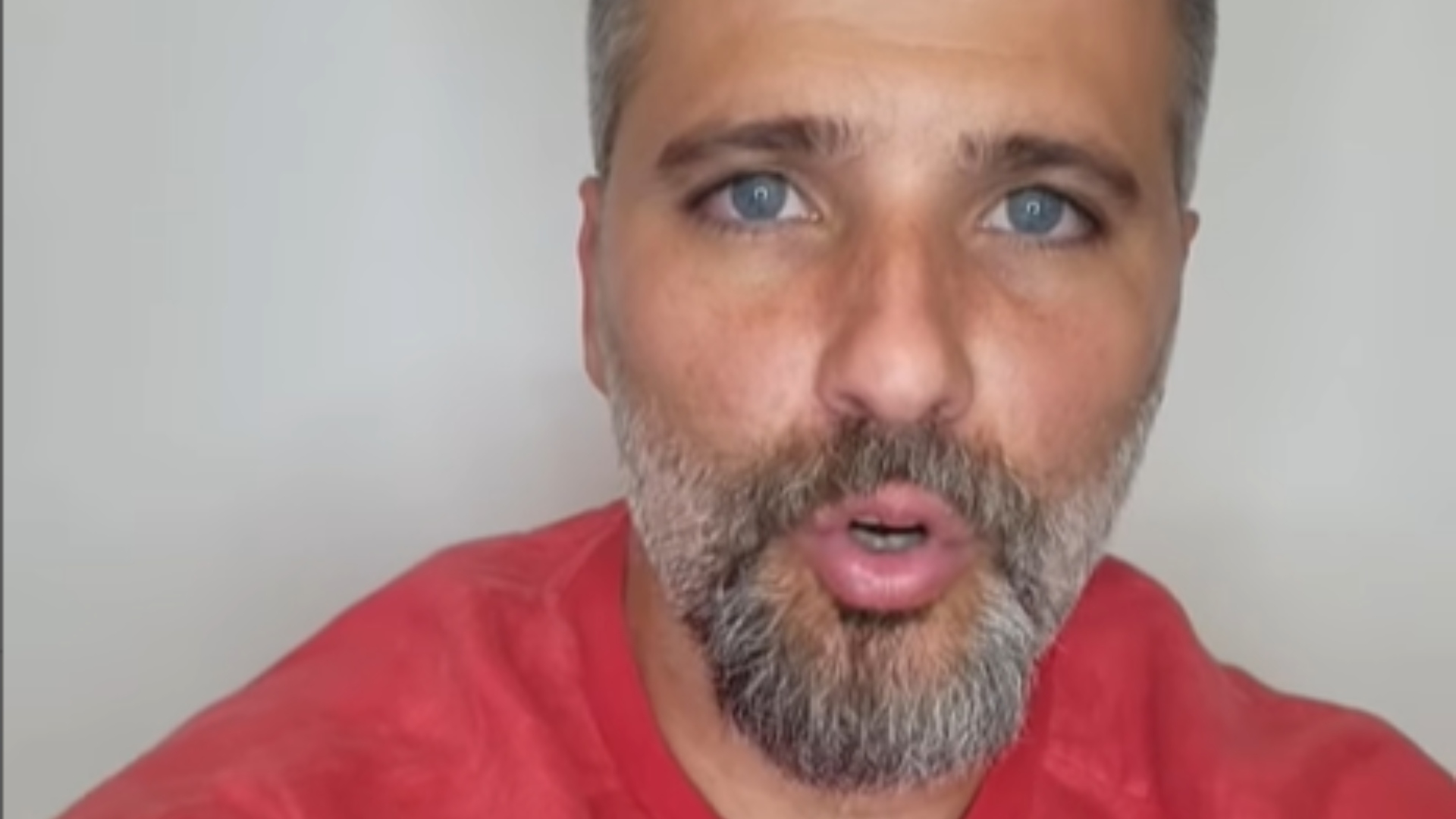 Bruno Gagliasso pede autorização para entidades do candomblé para fazer série