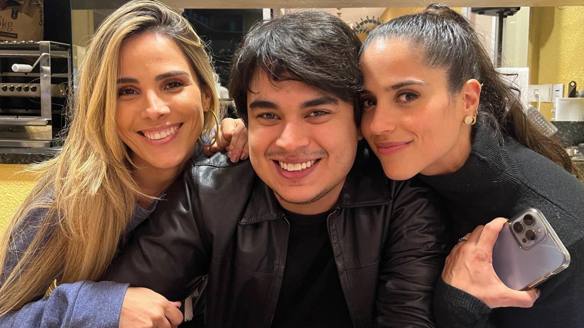 No Dia do Irmão, Camilla Camargo se declara para Igor e Wanessa: “Parte de mim”