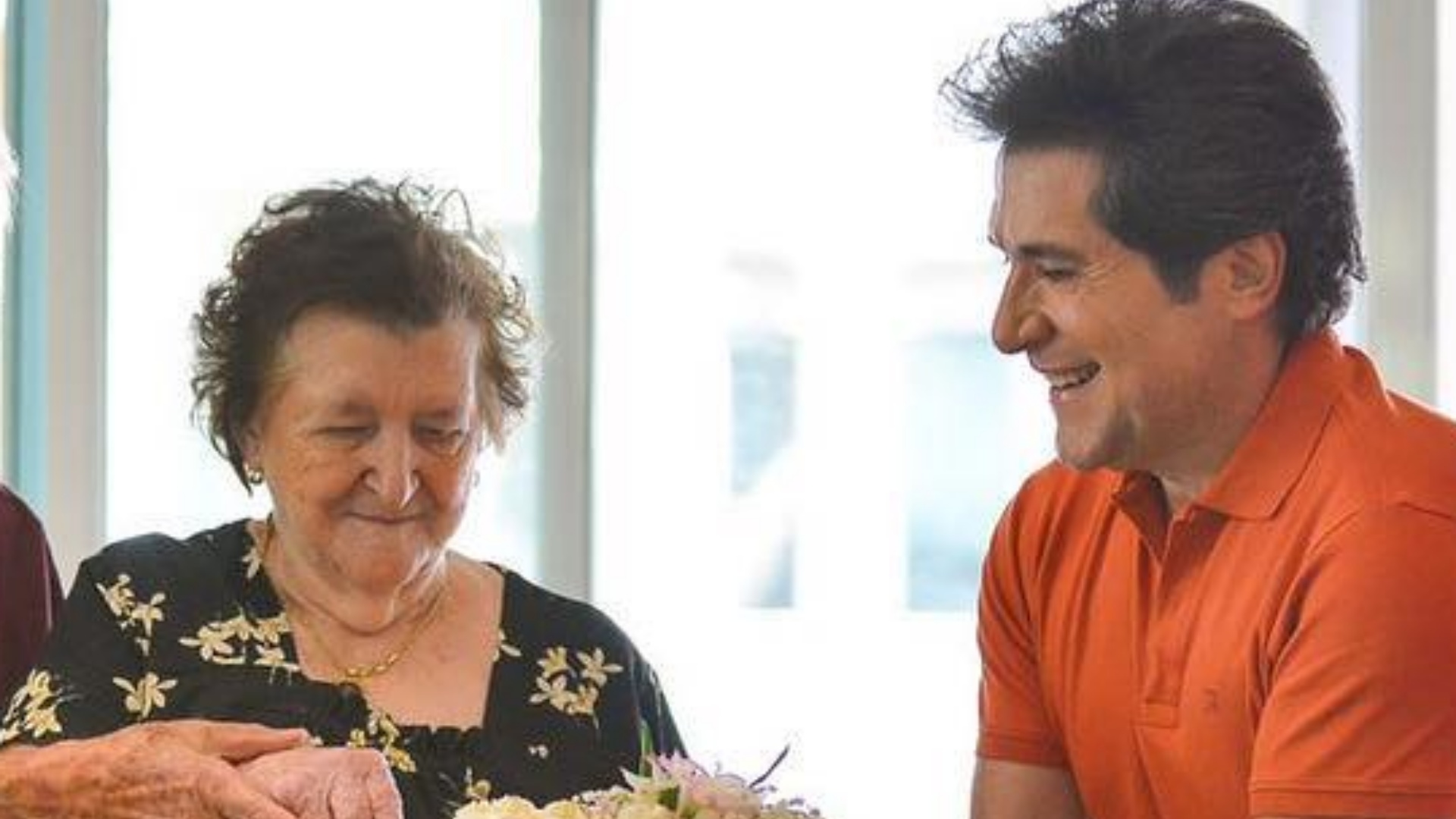 Cantor Daniel se declara no aniversário da mãe: “Que orgulho eu tenho em ser seu filho”