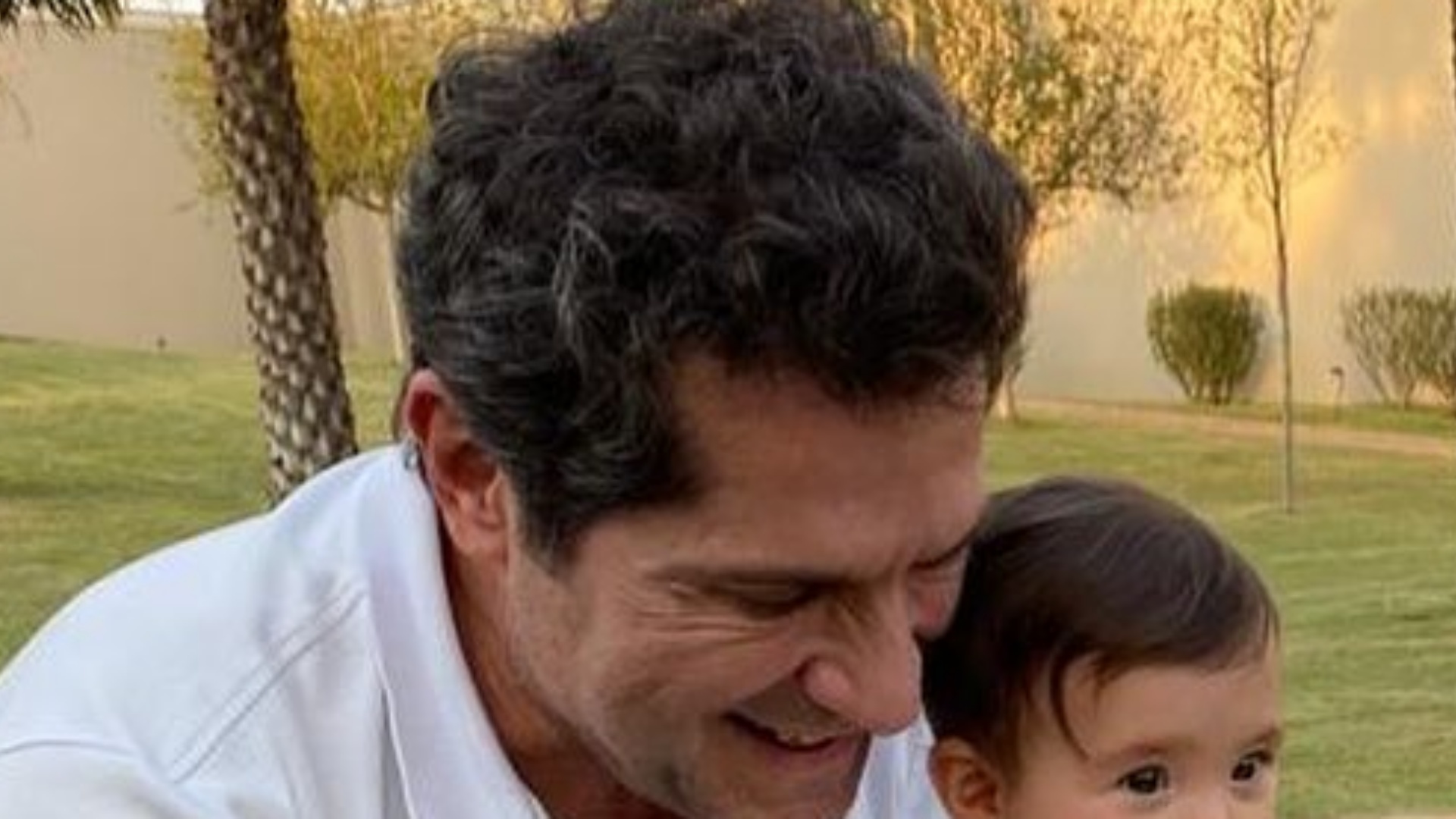 Cantor Daniel encanta os fãs ao surgir em clique fofo com a filha caçula: “Coisa mais linda”