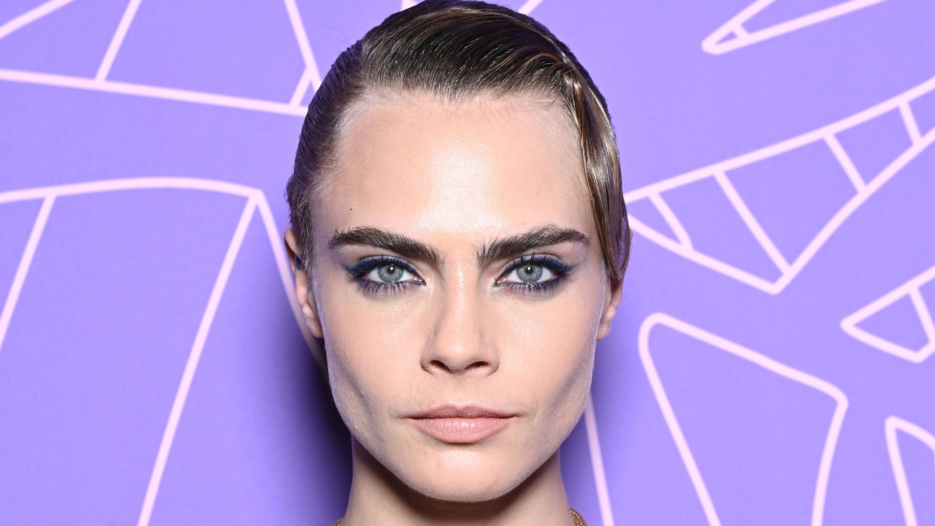 Família de Cara Delevingne planeja intervenção depois de atitudes da atriz