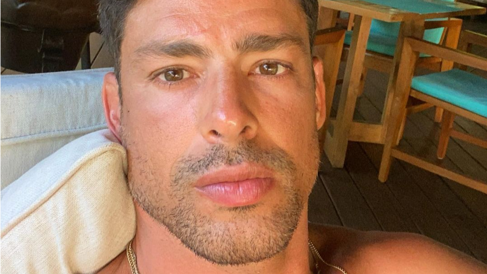 Cauã Reymond posta selfie sem camisa e deixa a esposa e fãs babando: ”Existe mesmo?”