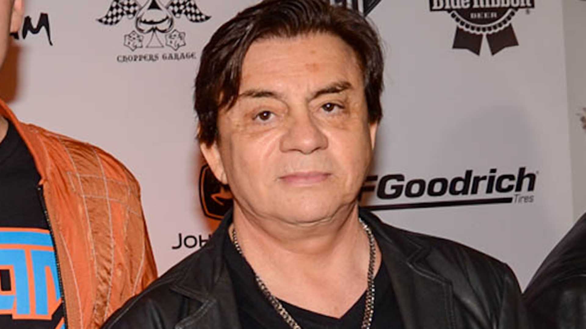 Chitãozinho faz rara aparição com a família em evento