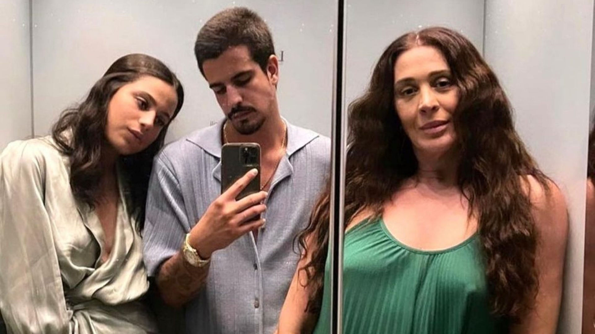 Claudia Raia curte momento carinhoso ao lado dos filhos, Sophia e Enzo: ”Meu amor todinho!”