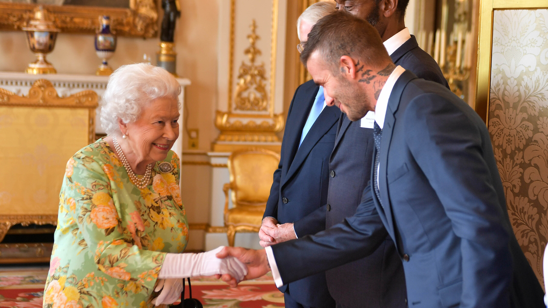 Com título de Sir, David Beckham lamenta a morte da Rainha Elizabeth II: ”Nos inspirou”