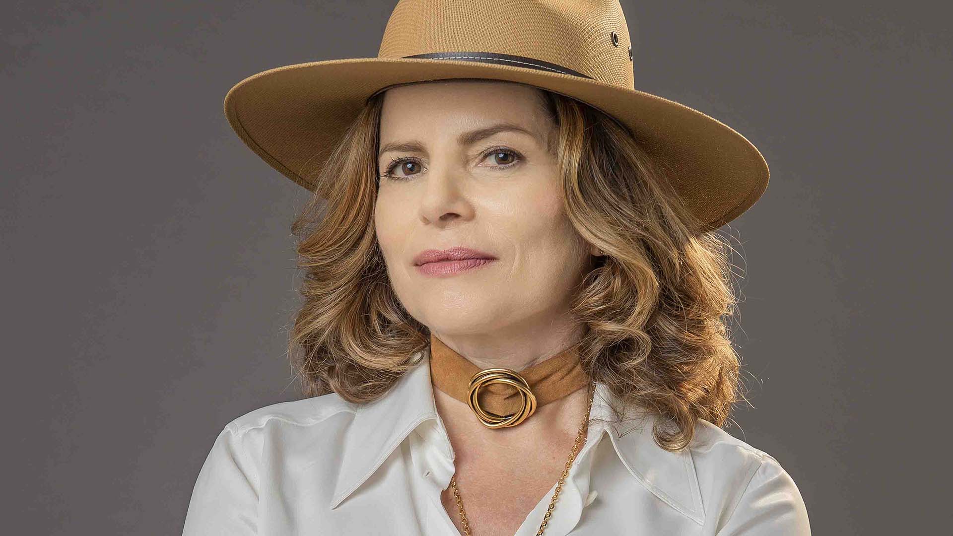 Debora Bloch e a filha impressionam pela semelhança física