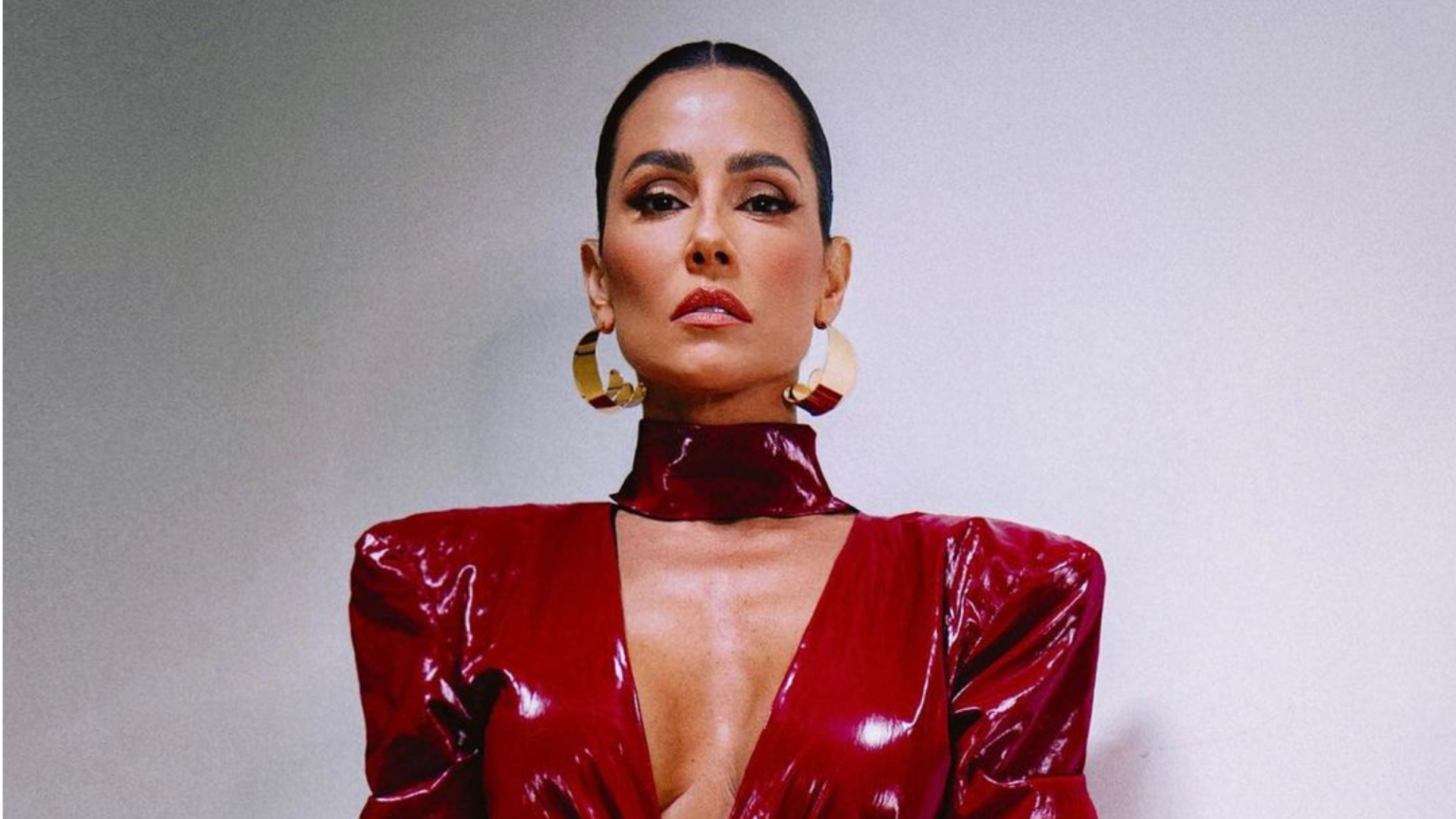Deborah Secco escandaliza ao dispensar sutiã em look micro: ”Obra de arte”