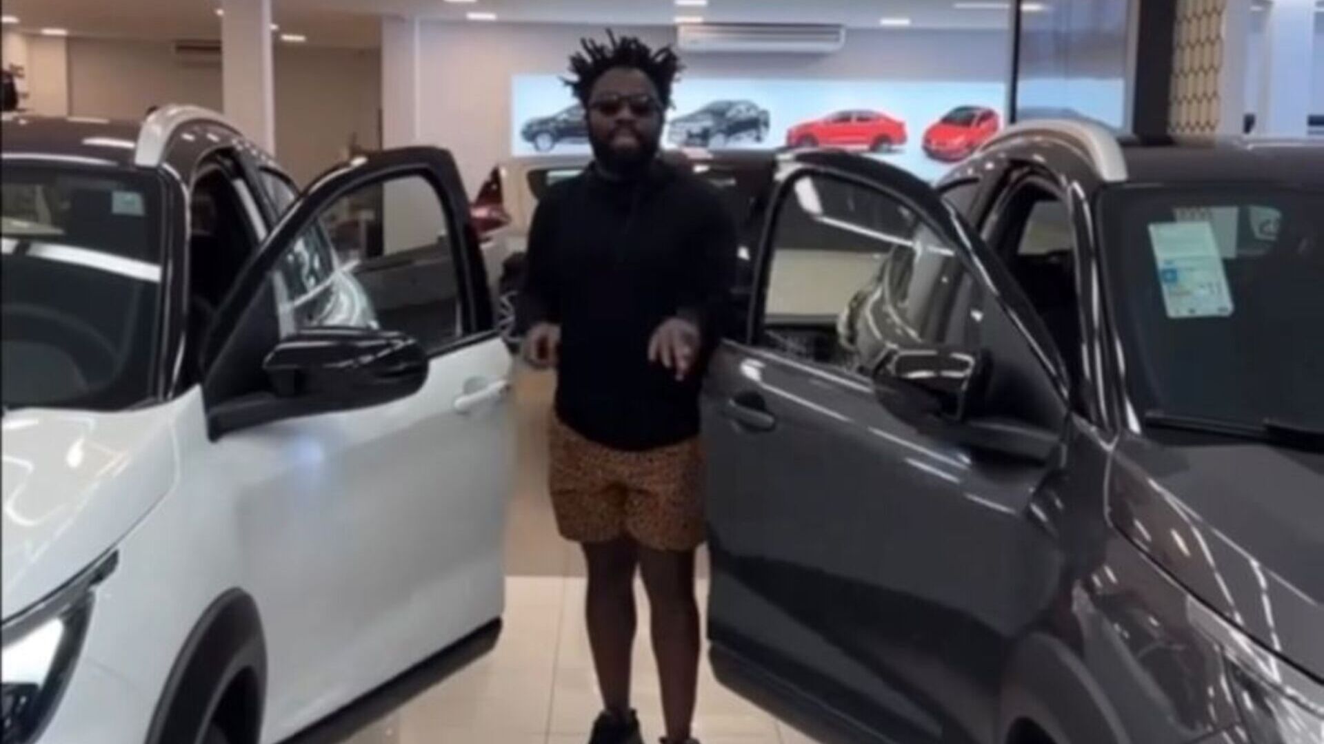 Douglas Silva busca carros que ganhou durante o BBB 22