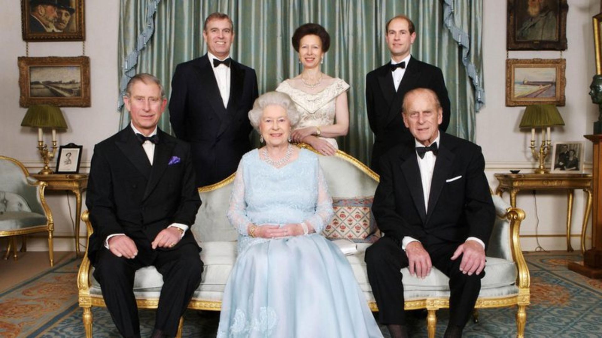 Elizabeth II deixa quatro filhos que tem missão de manter a tradição da realeza; conheça