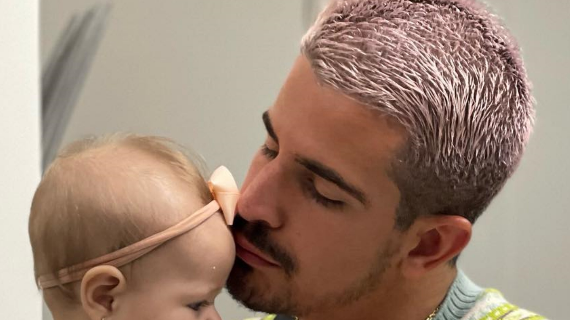 Enzo Celulari surge em cliques fofos ao lado da irmã caçula, Chiara: “Lindos”