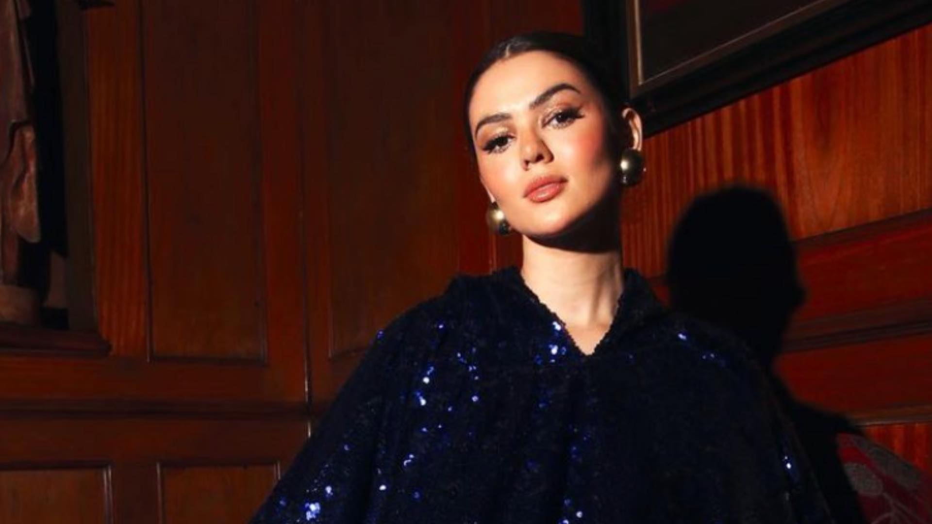 De volta às passarelas, Eslovênia Marques elege look poderoso para desfile: “Brilhou”