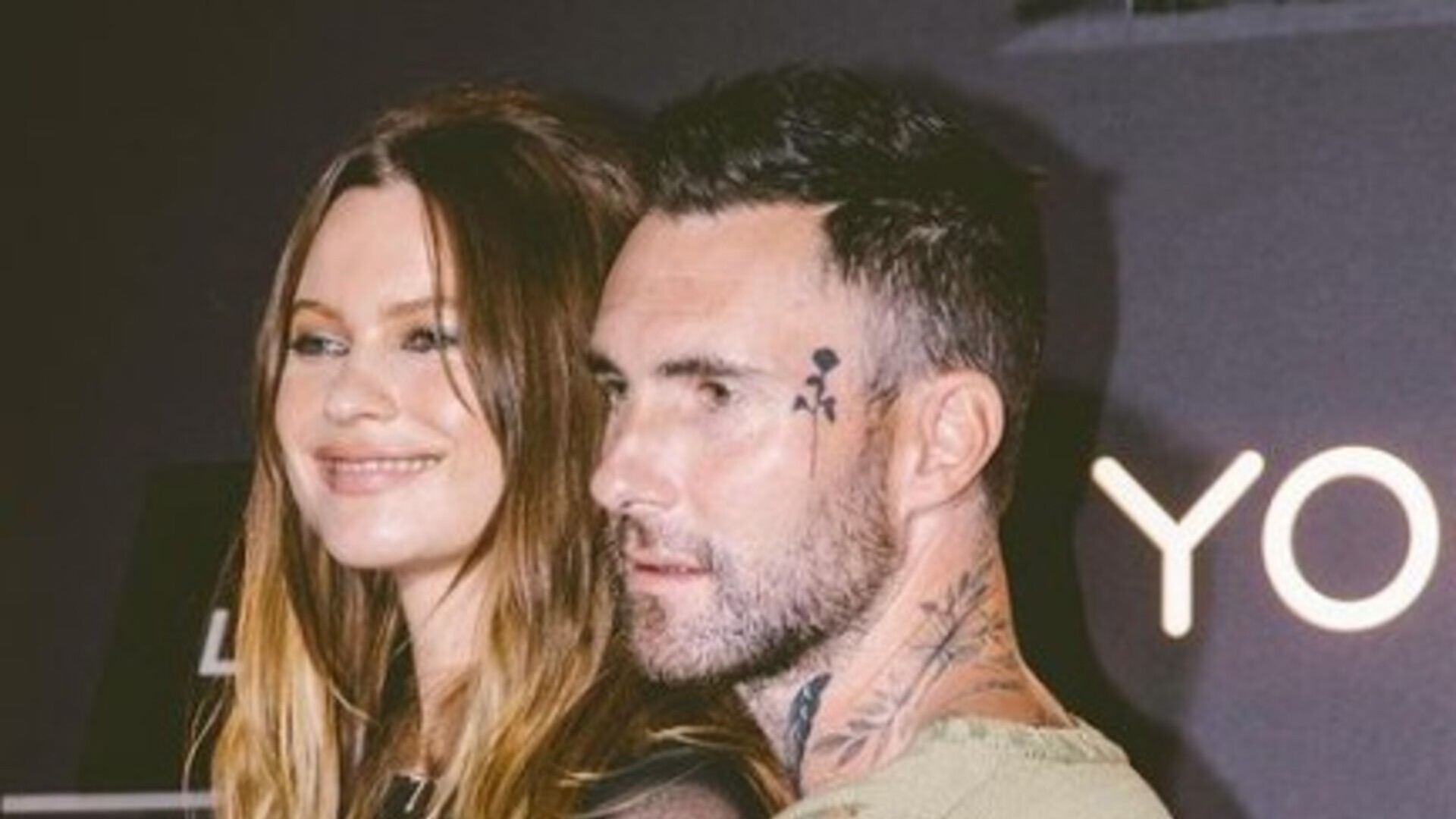Esposa de Adam Levine, Behati Prinsloo teria ficado chocada com rumores de traição do marido