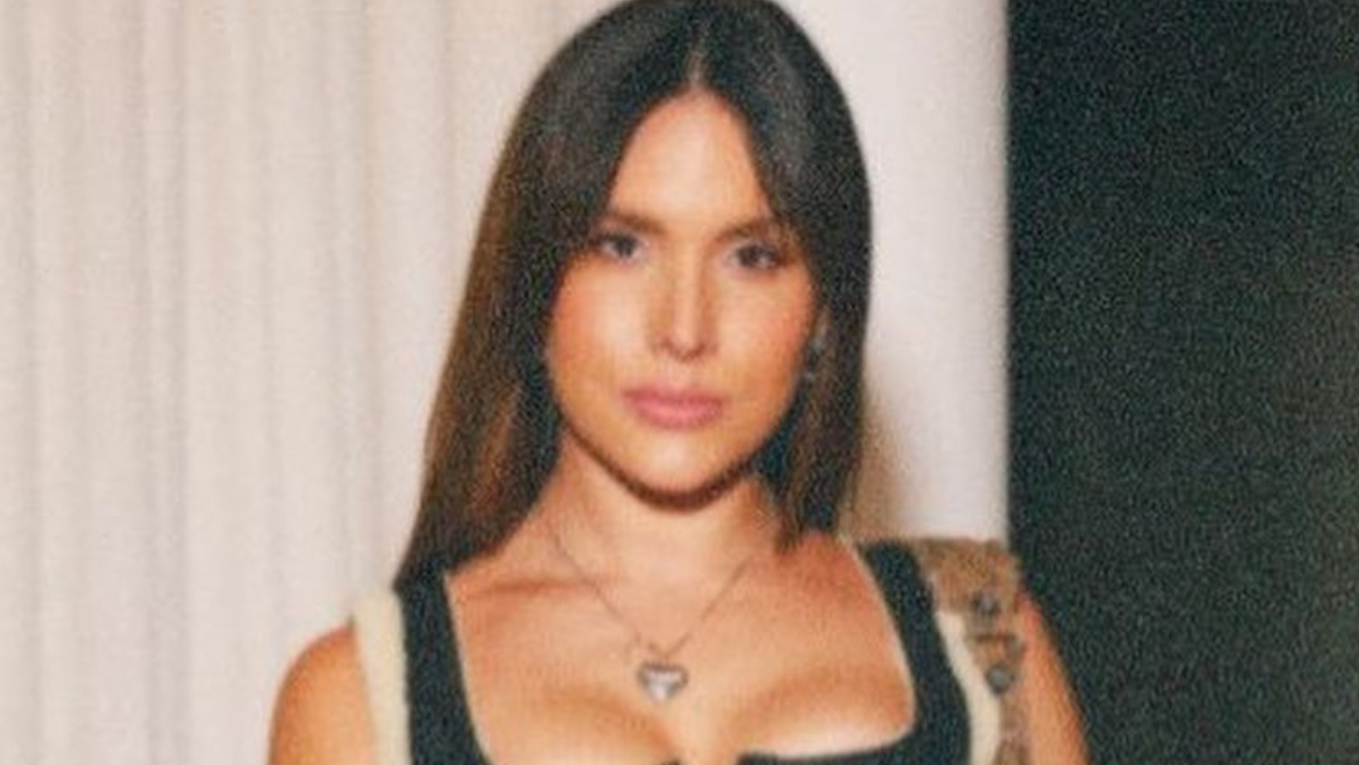 De top de couro justíssimo, esposa de Wesley Safadão deixa decote saltando: ”Maravilhosa”