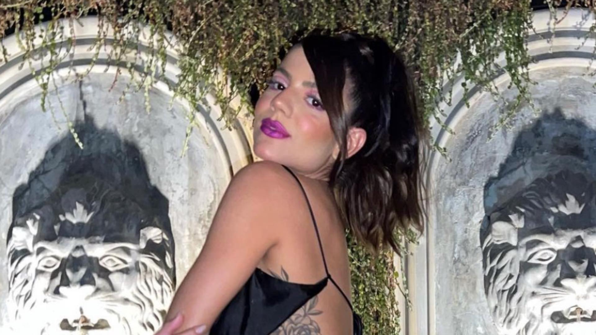 Ex-BBB Hariany Almeida usa look ousado para curtir a noite: “Muito gata”