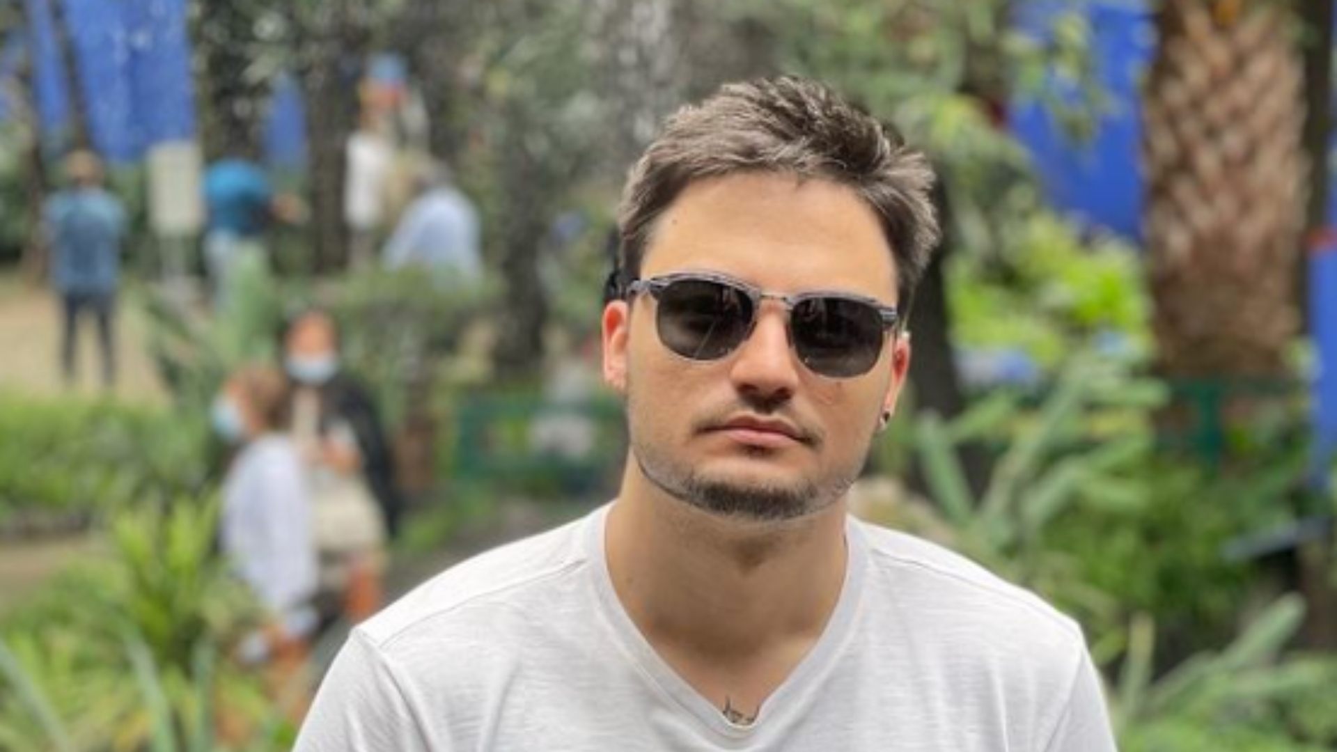 Felipe Neto responde se está vivendo romance com Gkay