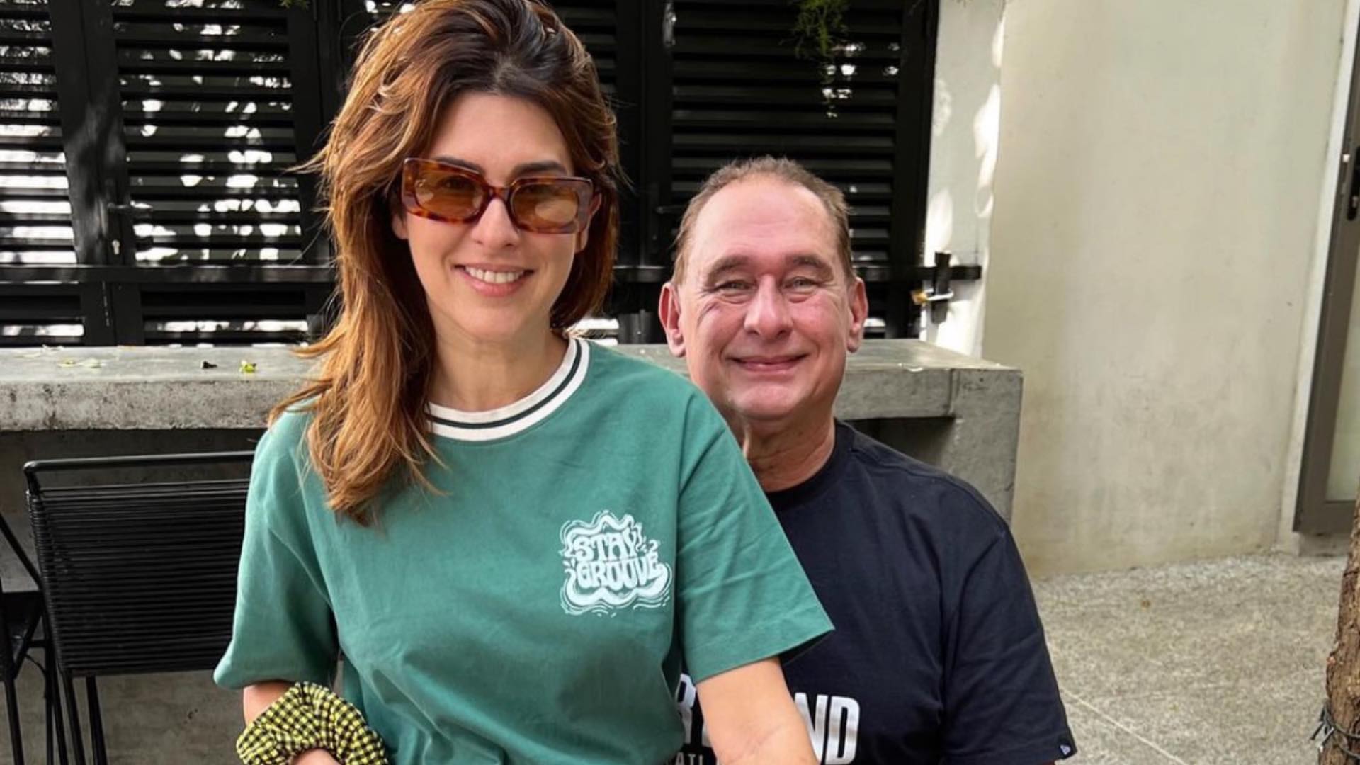 Fernanda Paes Leme recria foto de infância ao lado do pai: “Te amo, papito”