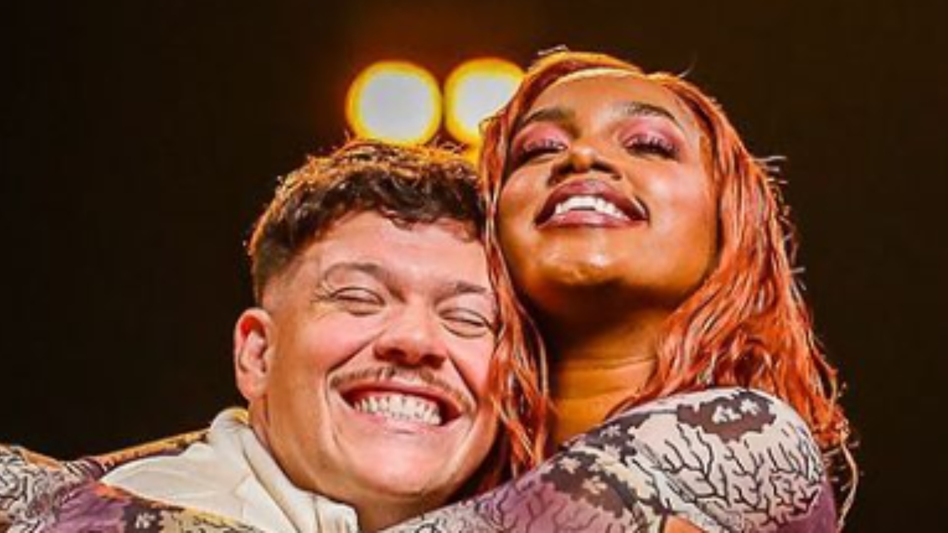 Ferrugem publica foto com Iza e encanta internet