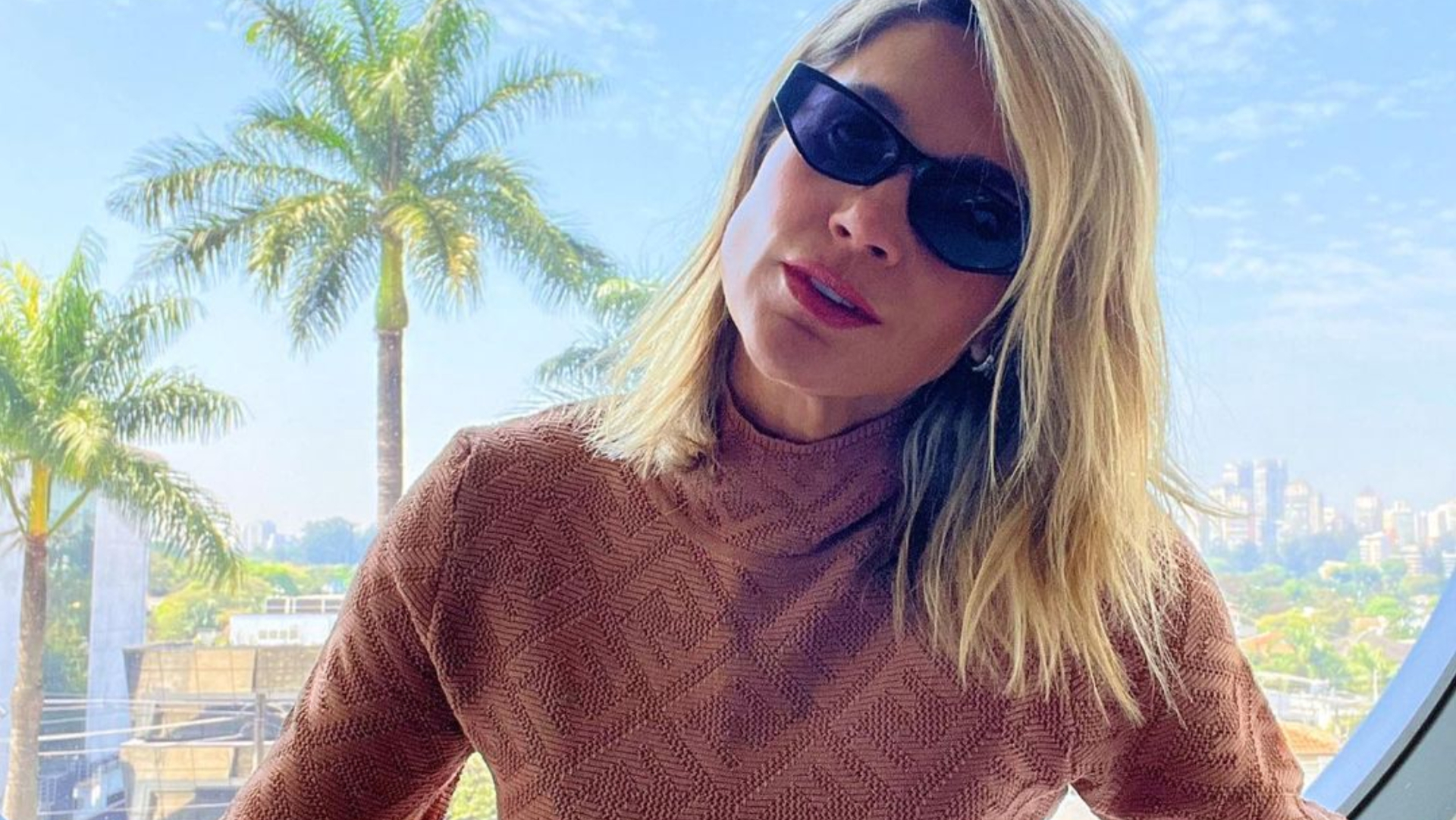 De vestido justinho, Flávia Alessandra esbanja corpaço com estilo: ”Como é linda”