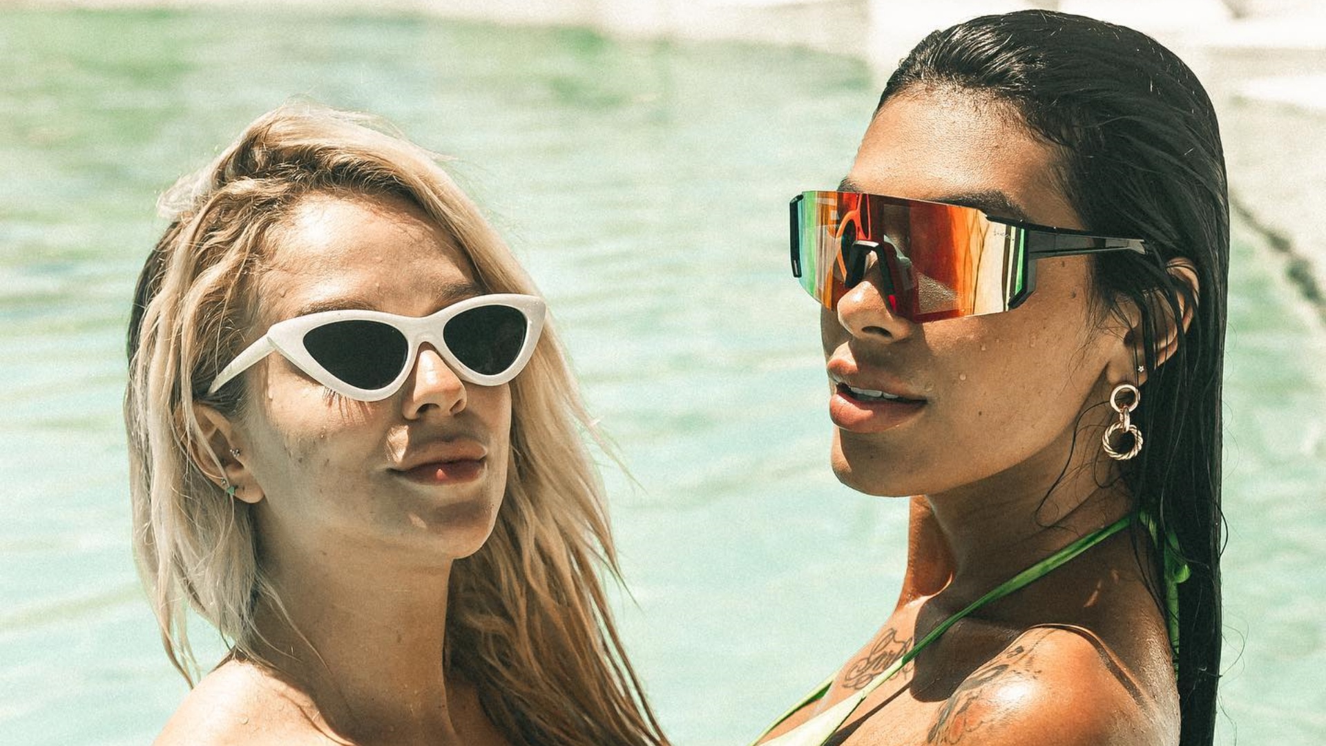 Em Punta Cana, Gabi Lopes e Pocah esbanjam beleza ao posarem juntas de biquíni fio-dental