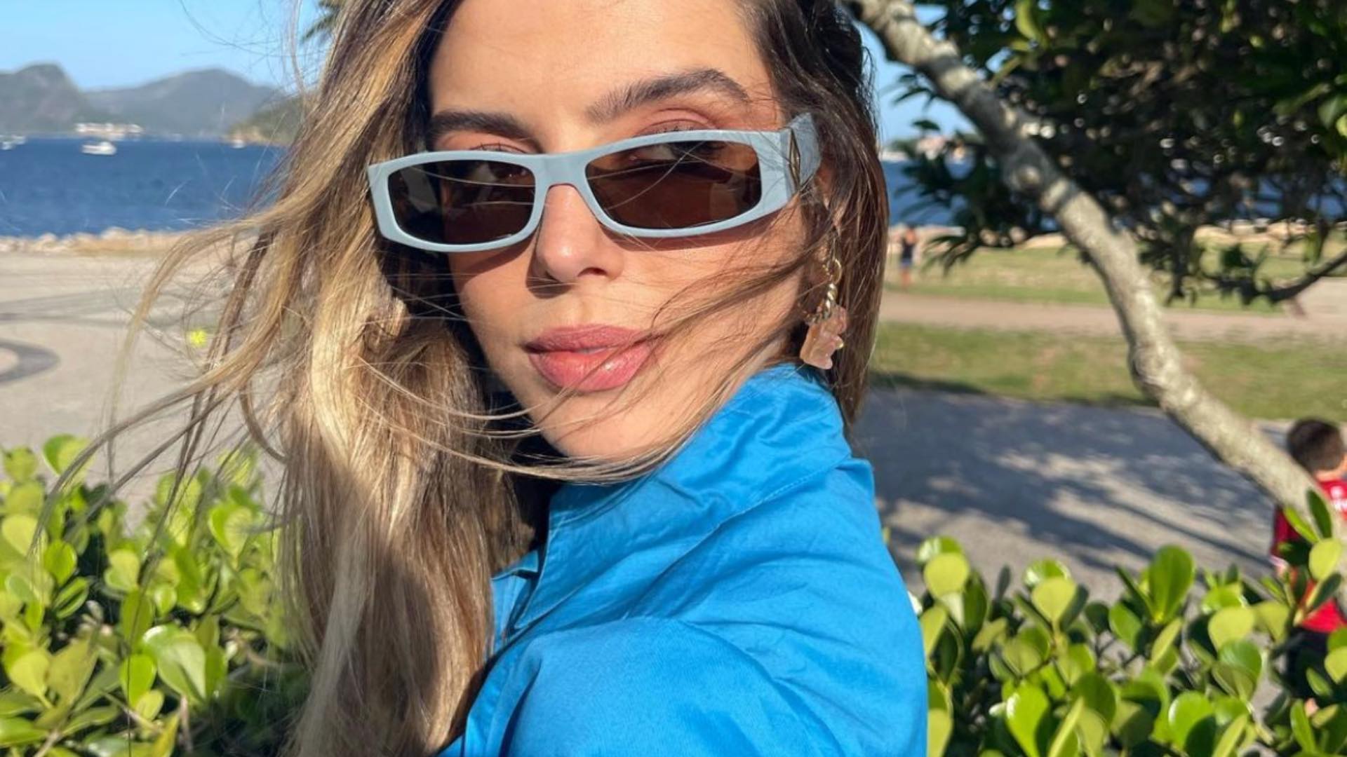 Giovanna Lancellotti aposta em look azul confortável para curtir o dia: “Deusa”