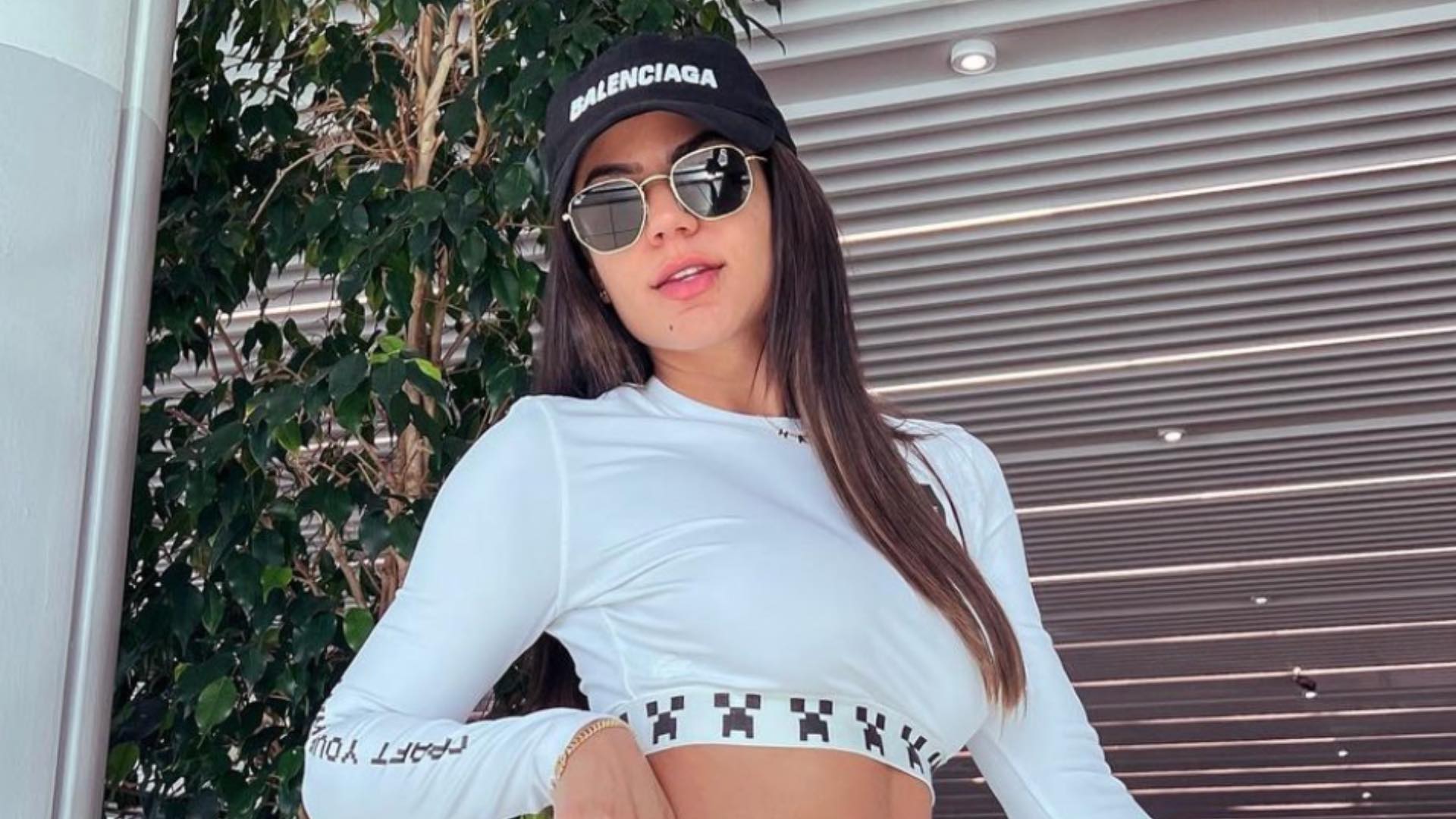 Ex-BBB Hariany Almeida aposta em look confortável para viajar: “Sempre linda”
