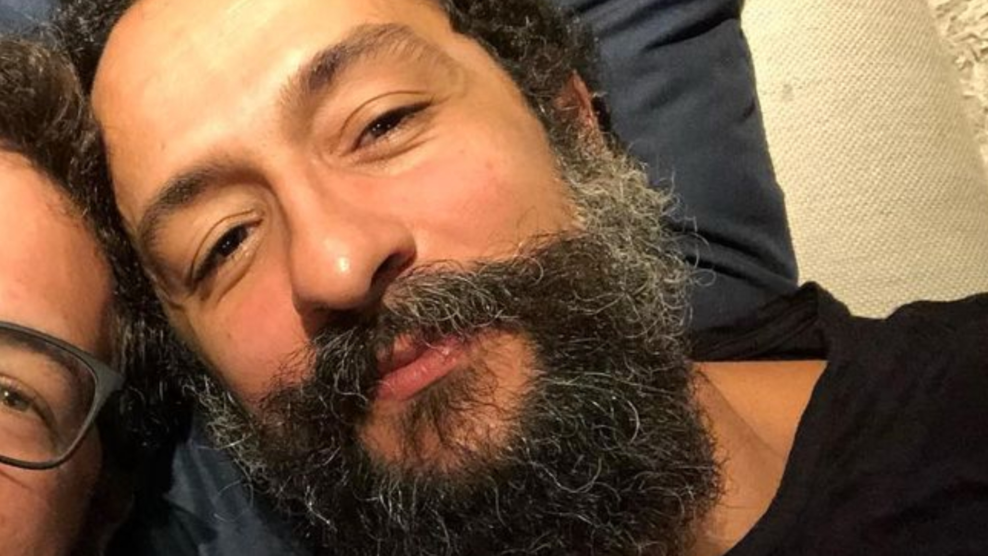 Irandhir Santos, o José Lucas de ‘Pantanal’, se declara ao marido: ”Sorte a minha”