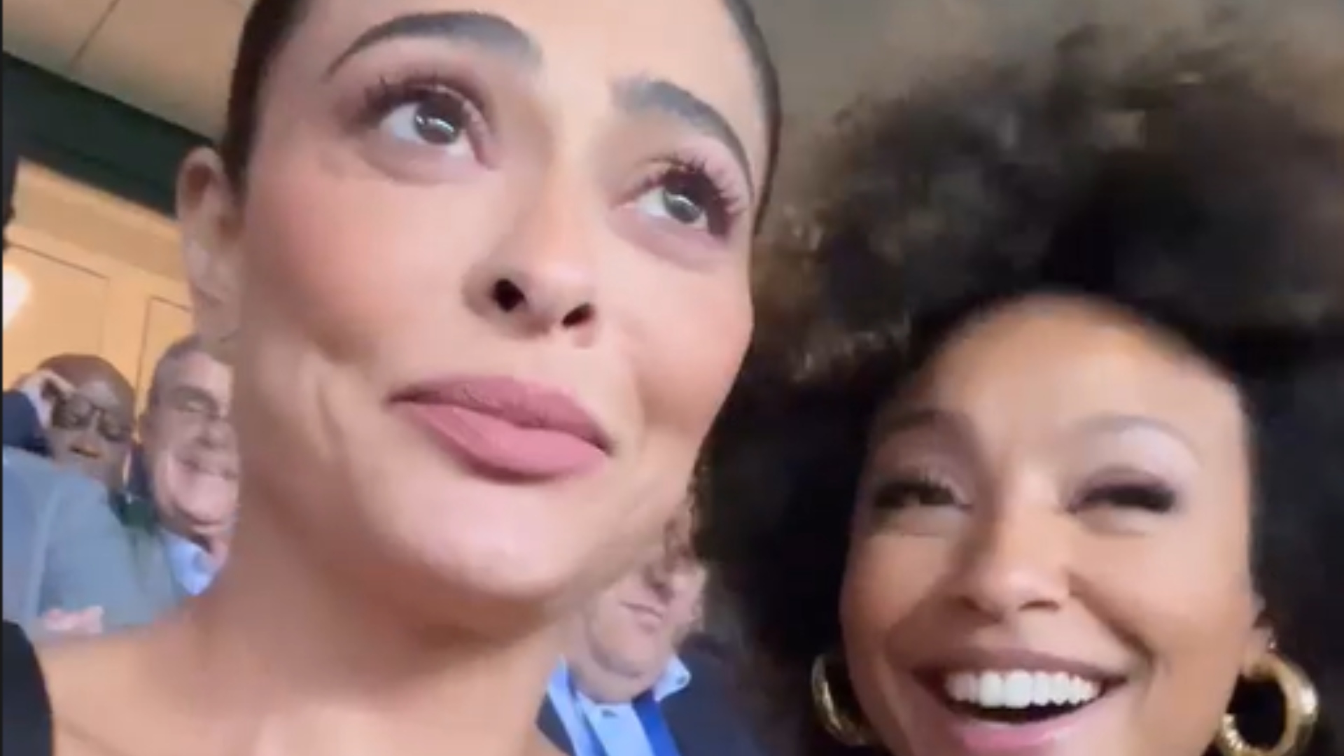 Juliana Paes e Sheron Menezzes comemoram gols em jogo da Seleção Brasileira em Paris