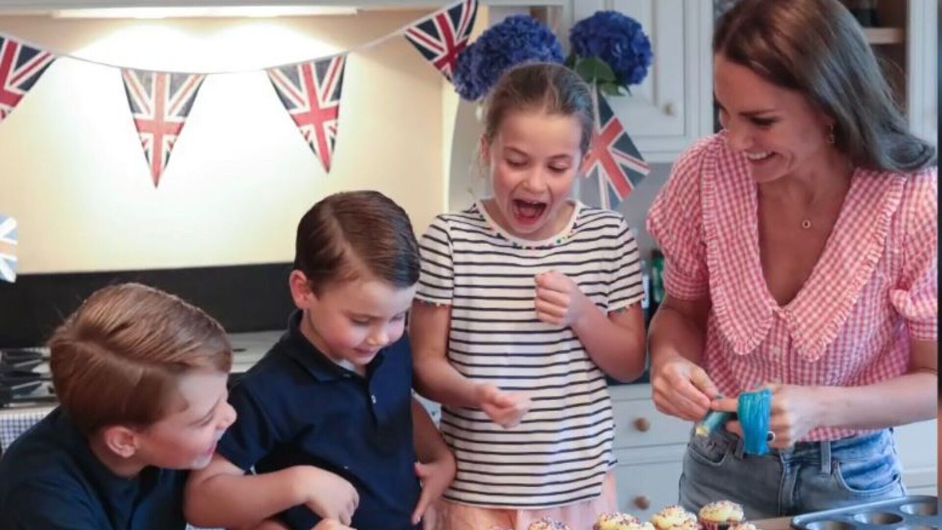 Kate Middleton revela reação dos filhos ao verem sua foto de noivado com o Príncipe William