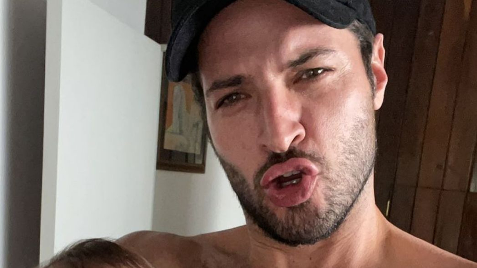Leandro Lima faz careta ao lado do filho e web compara: ”Parece com você”
